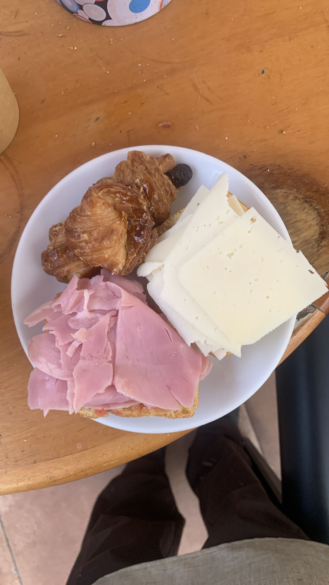 Desayuno con jamón y queso