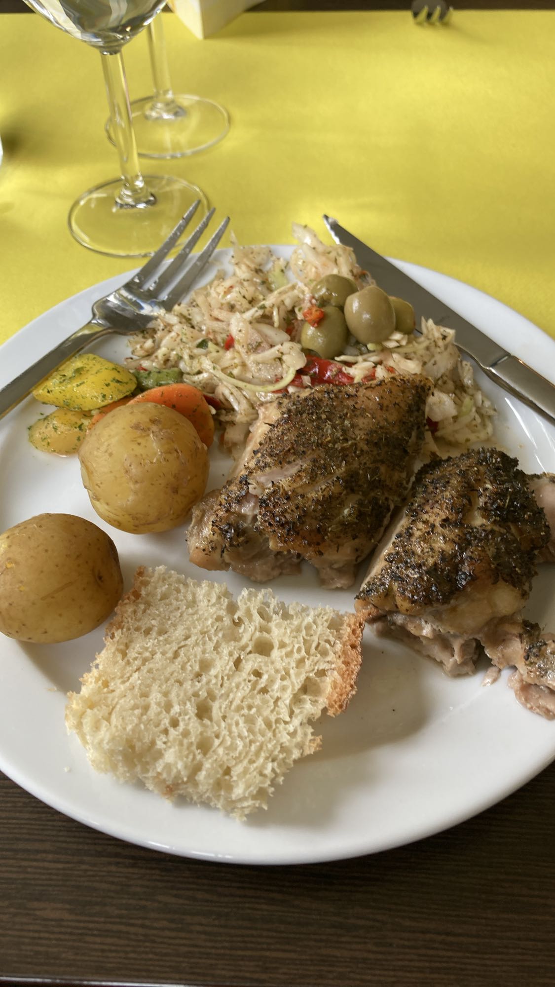 Kyckling med potatis och sallad