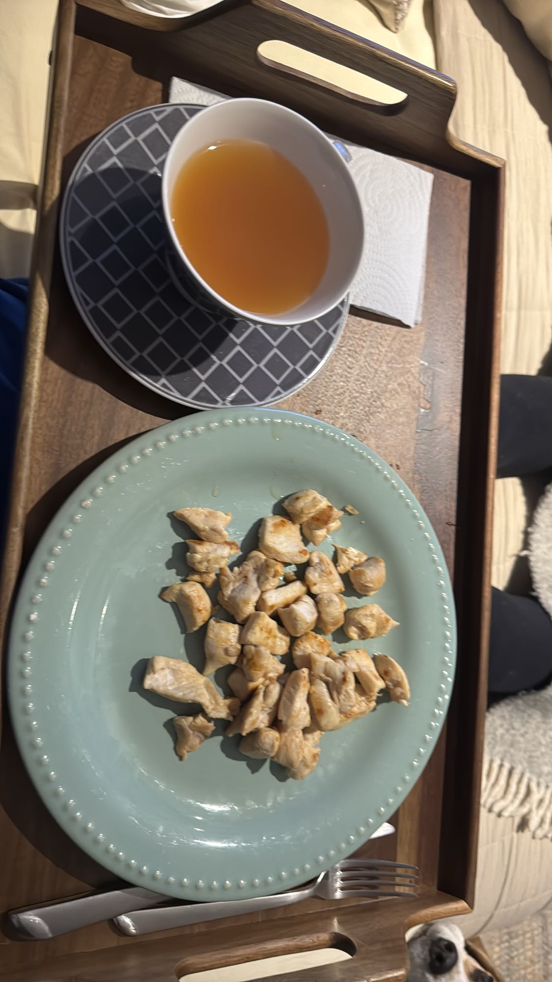 pollo a la plancha y té