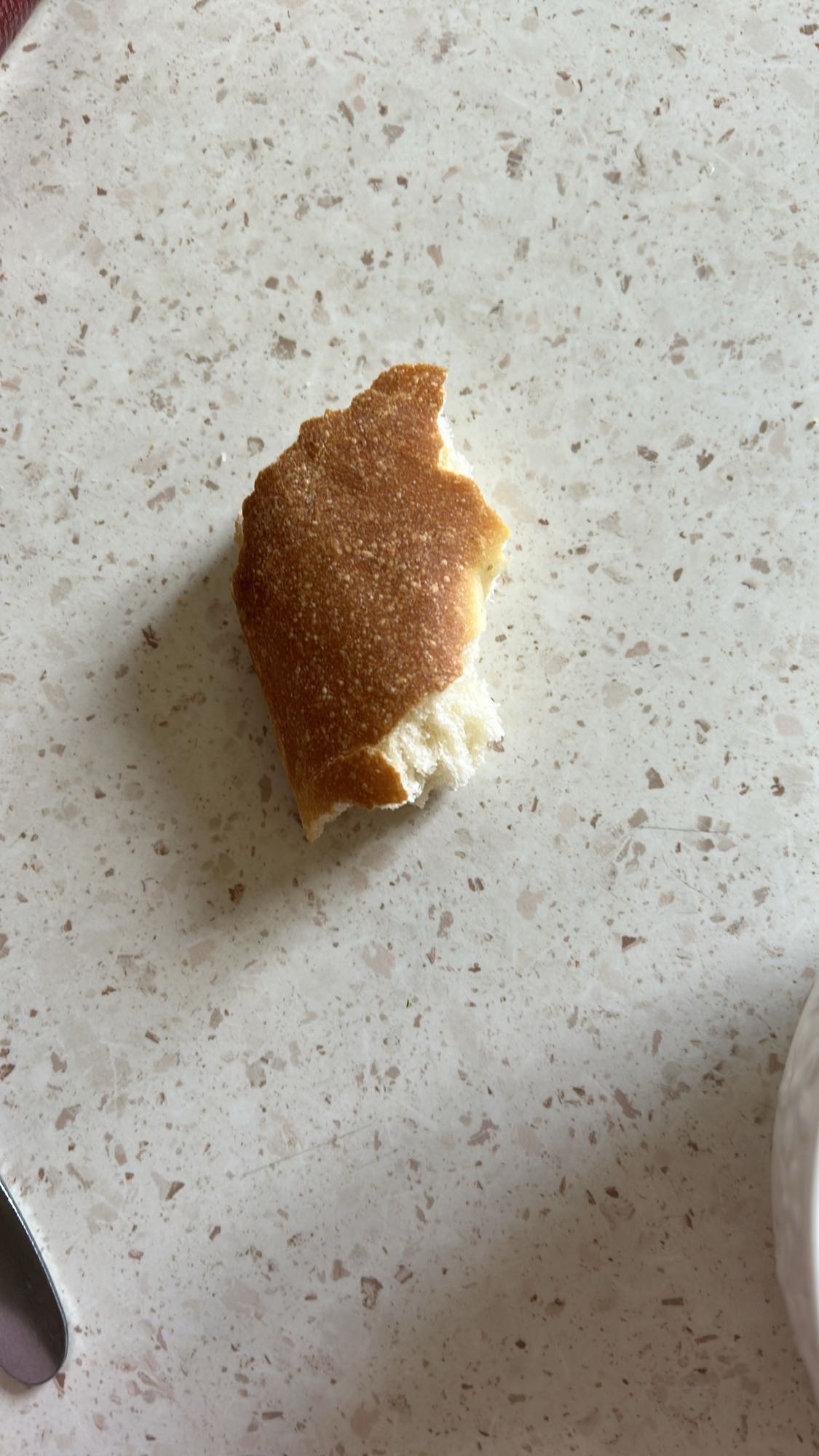 кусок белого хлеба