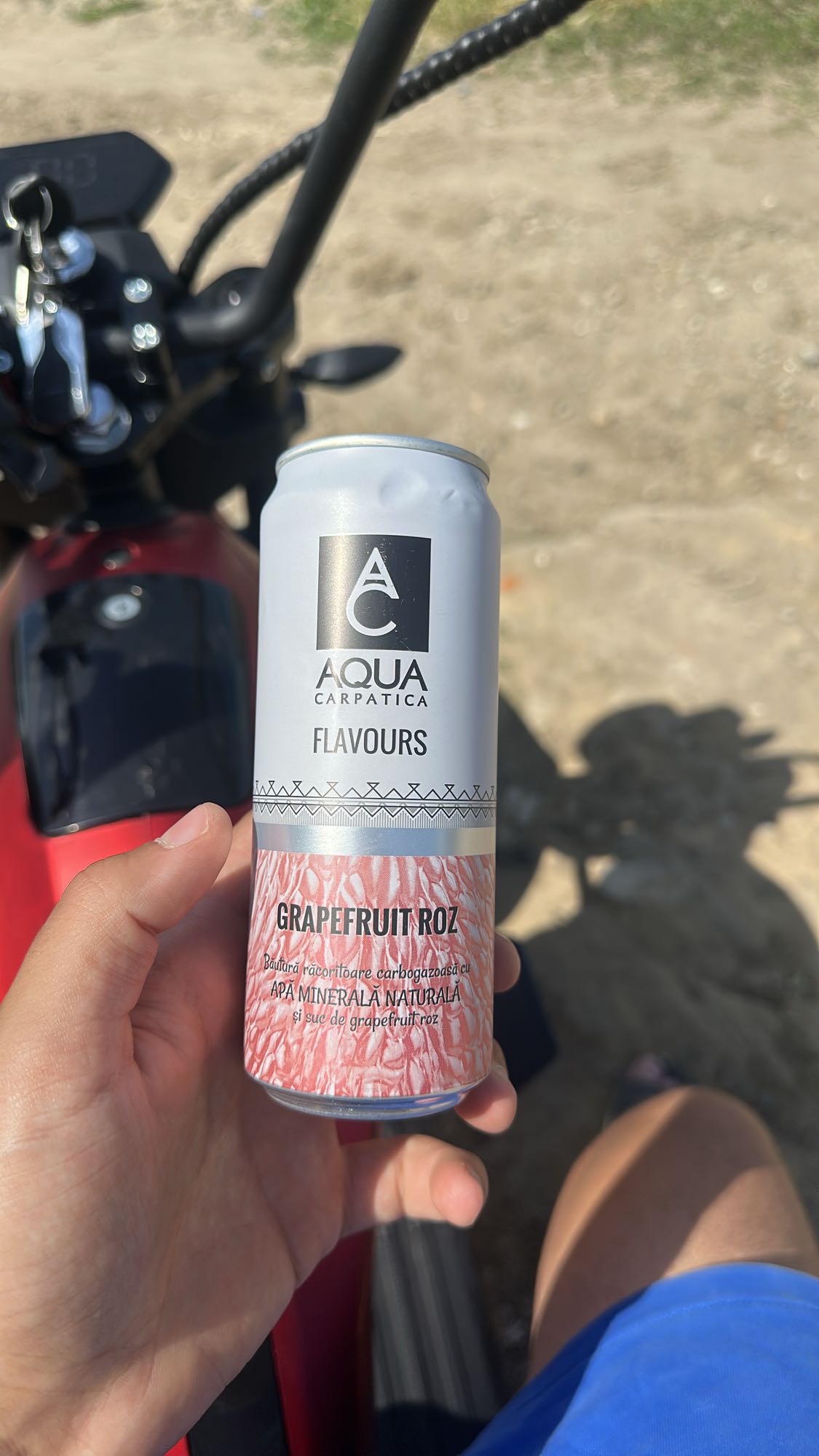 Apă cu grapefruit roz