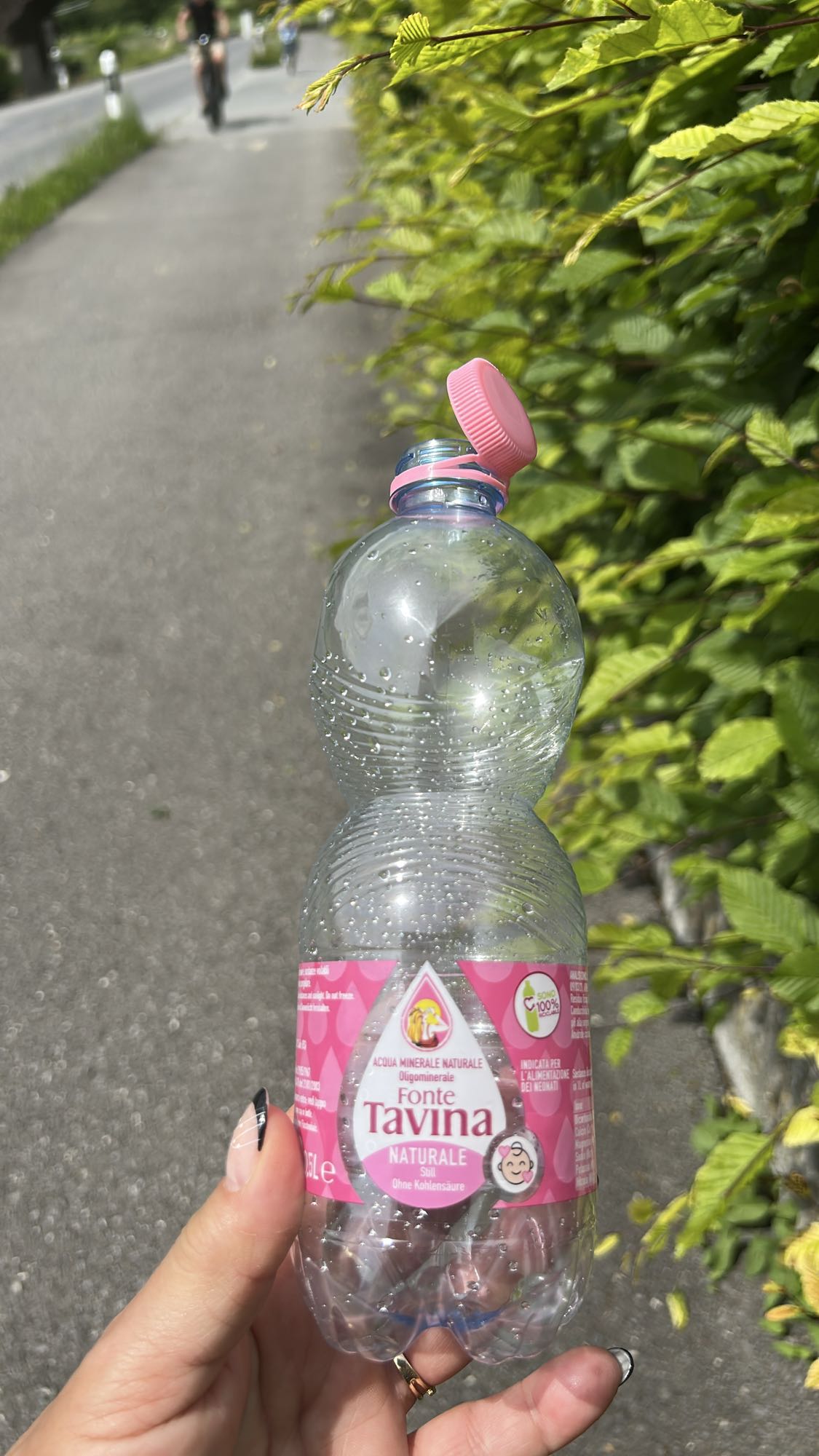 Bottiglia d'acqua naturale