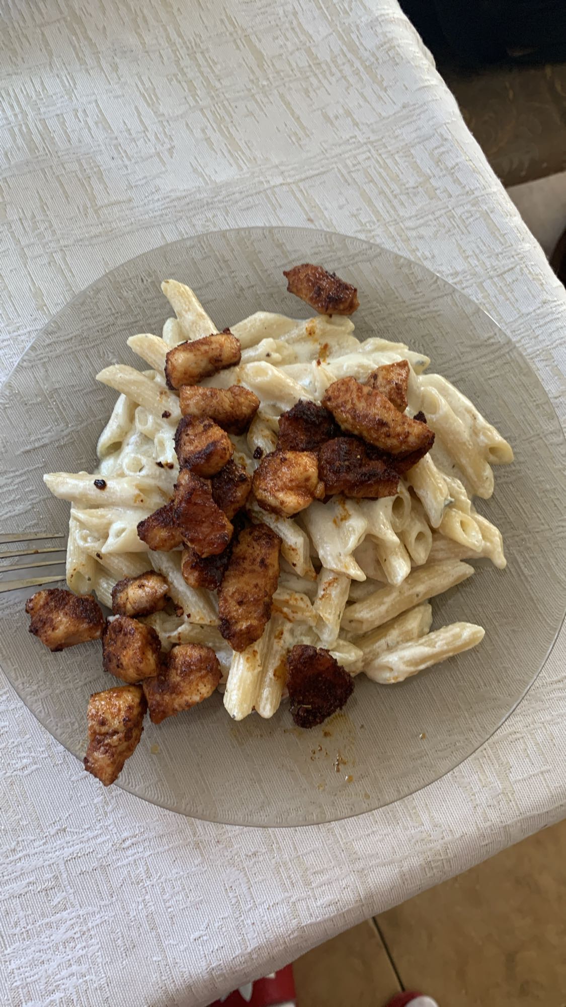 makaron z kurczakiem w sosie