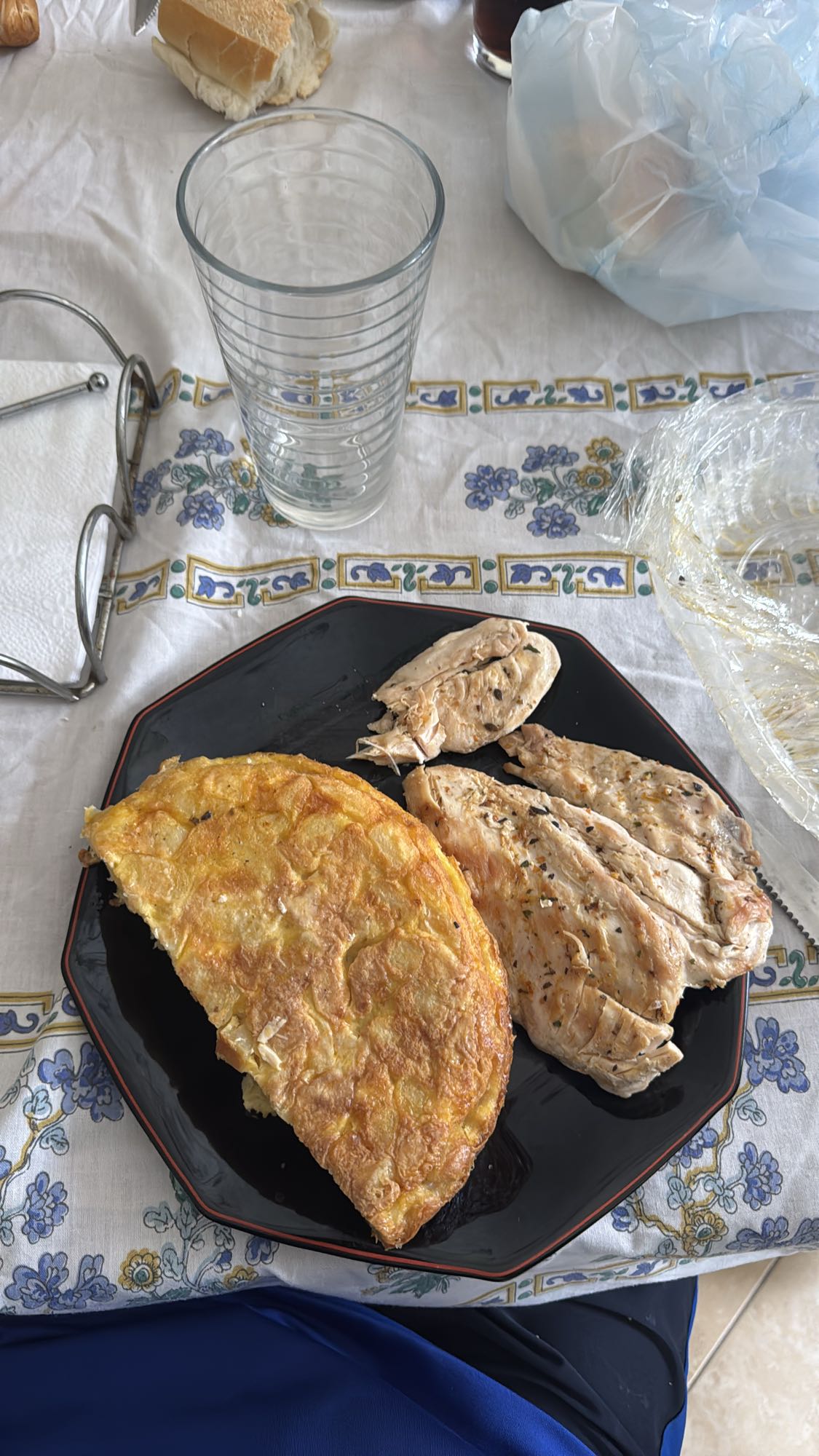Tortilla y pechuga de pollo