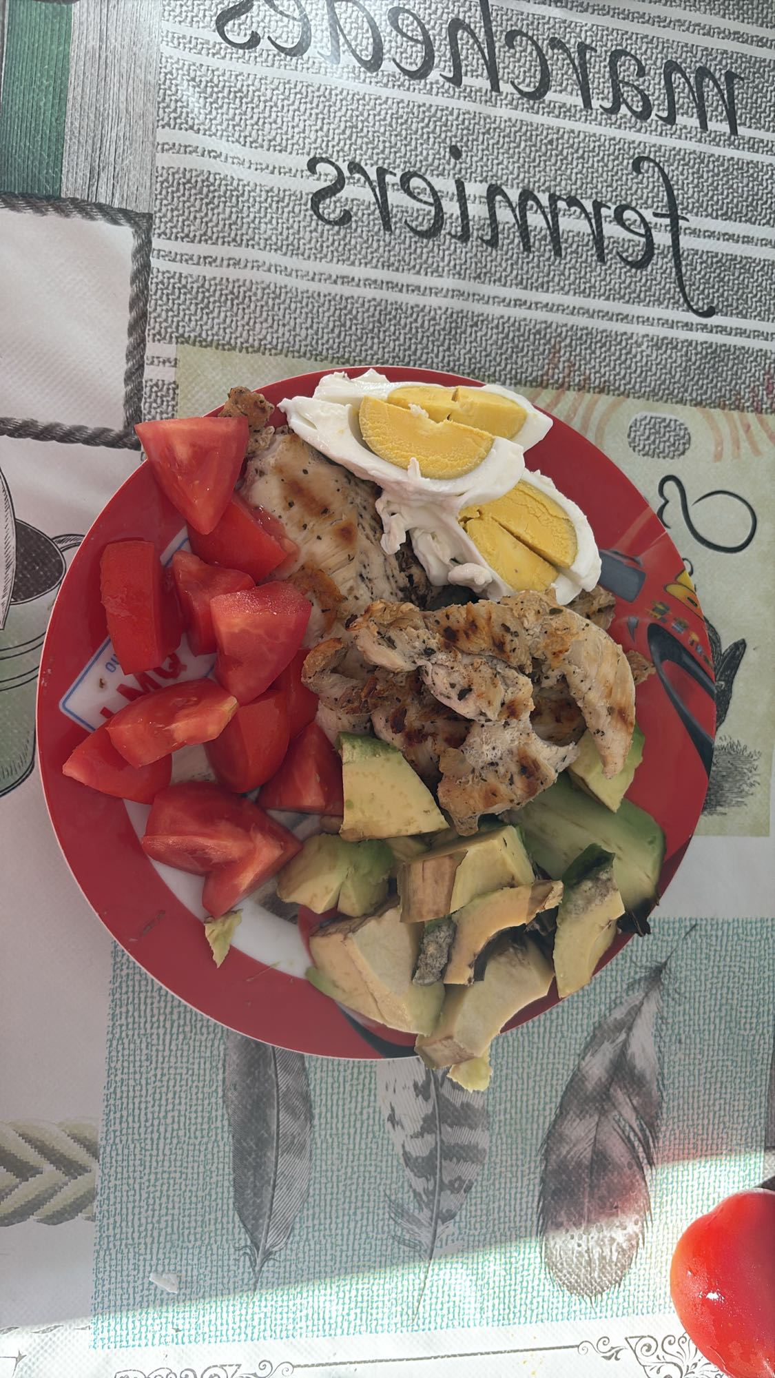 Pui cu avocado și ou