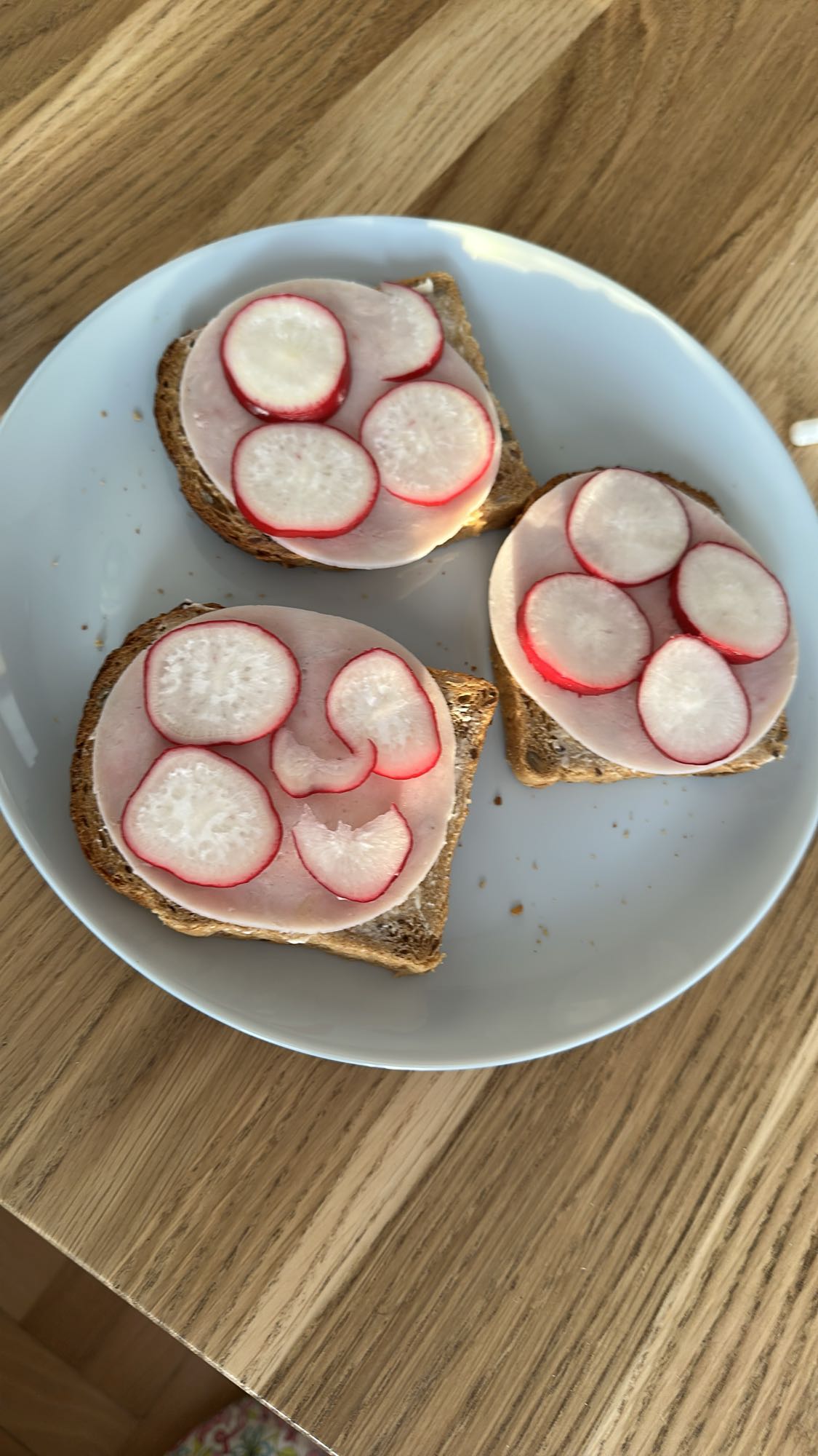 Kanapki z szynką i rzodkiewką