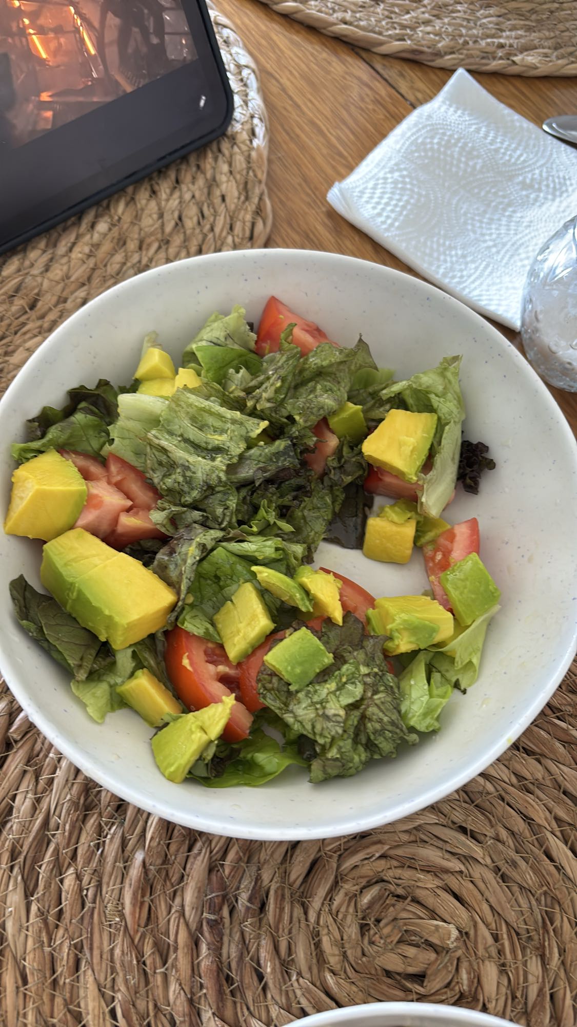 Ensalada de aguacate y tomate