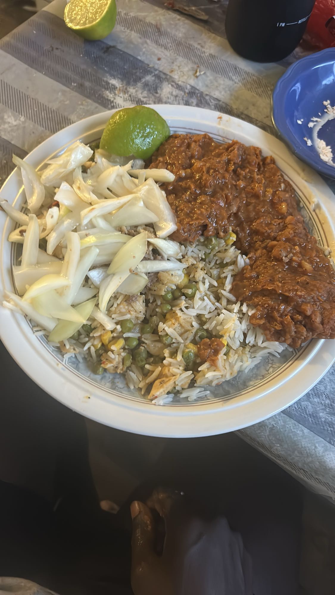 Ris med linsgryta och sallad