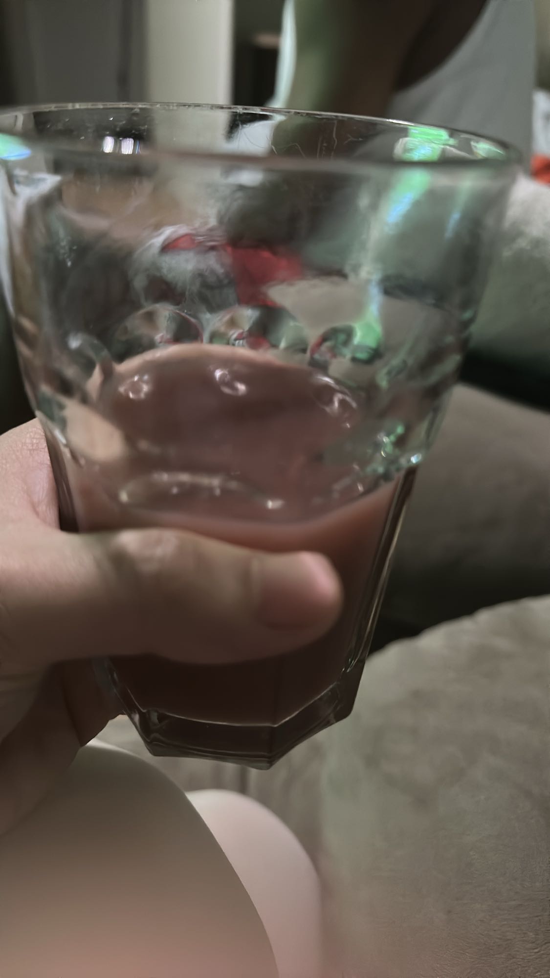 Glas rode vruchtensap