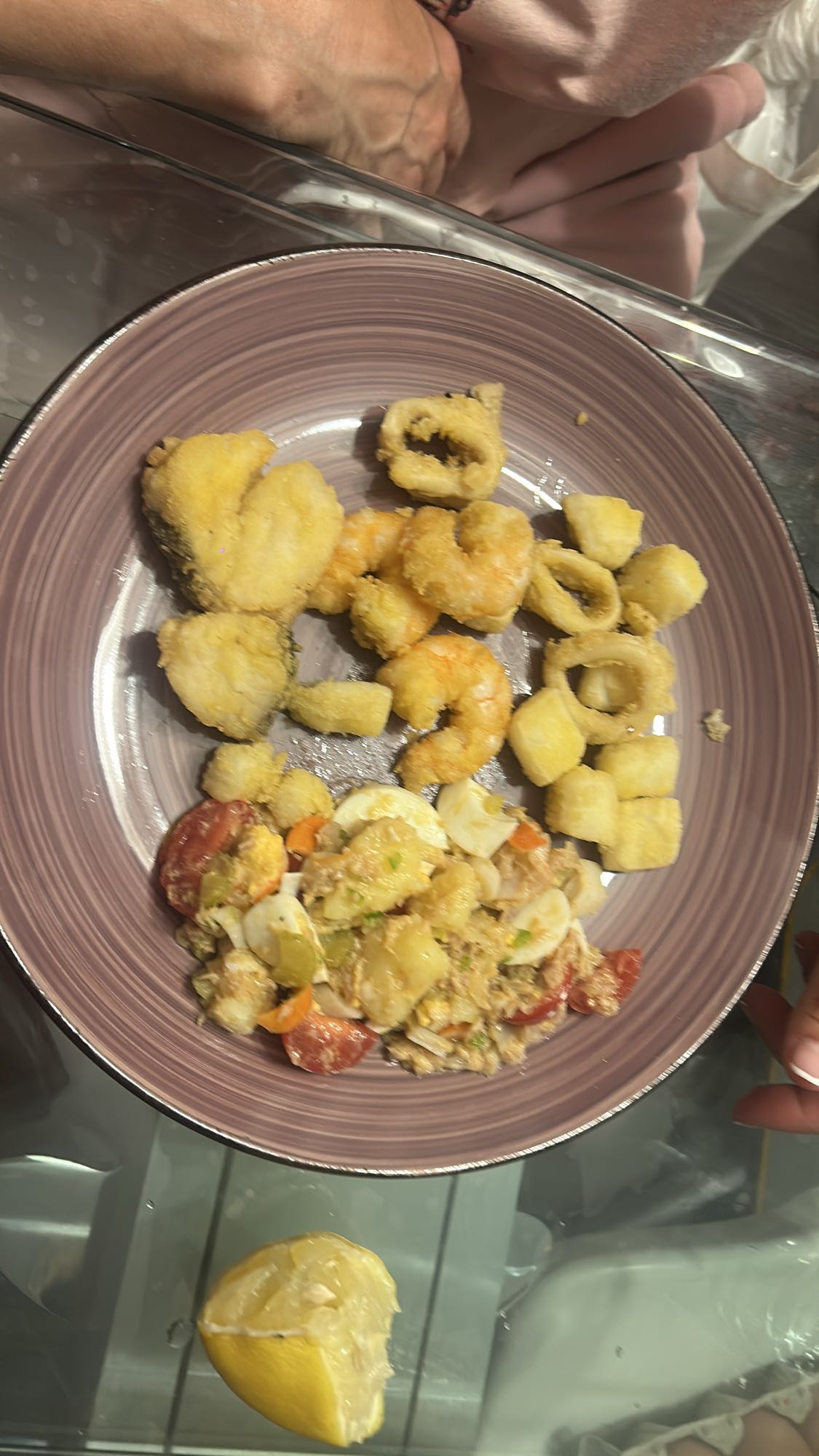 fritura con ensalada