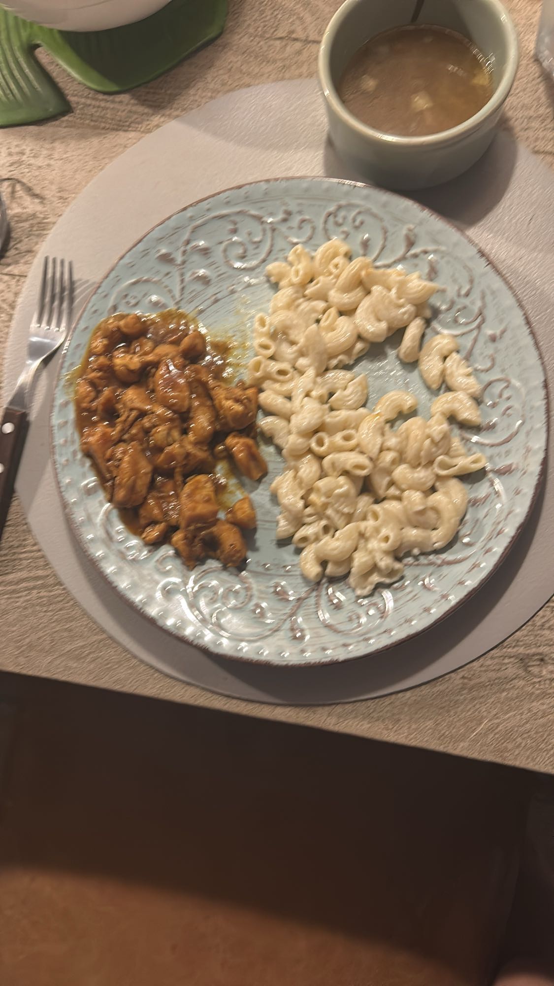 pollo con pasta y sopa