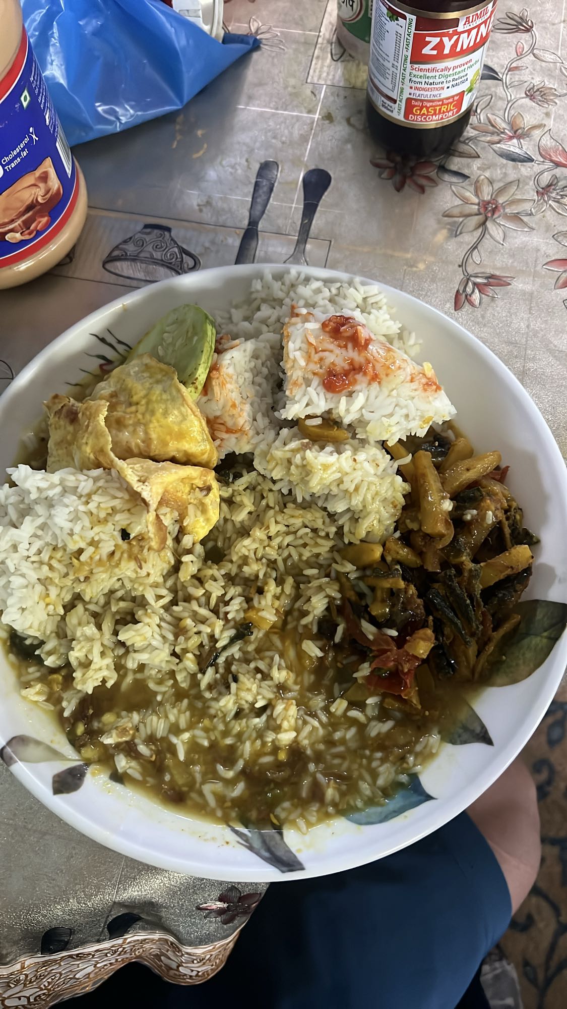 Rice with curry and omelette