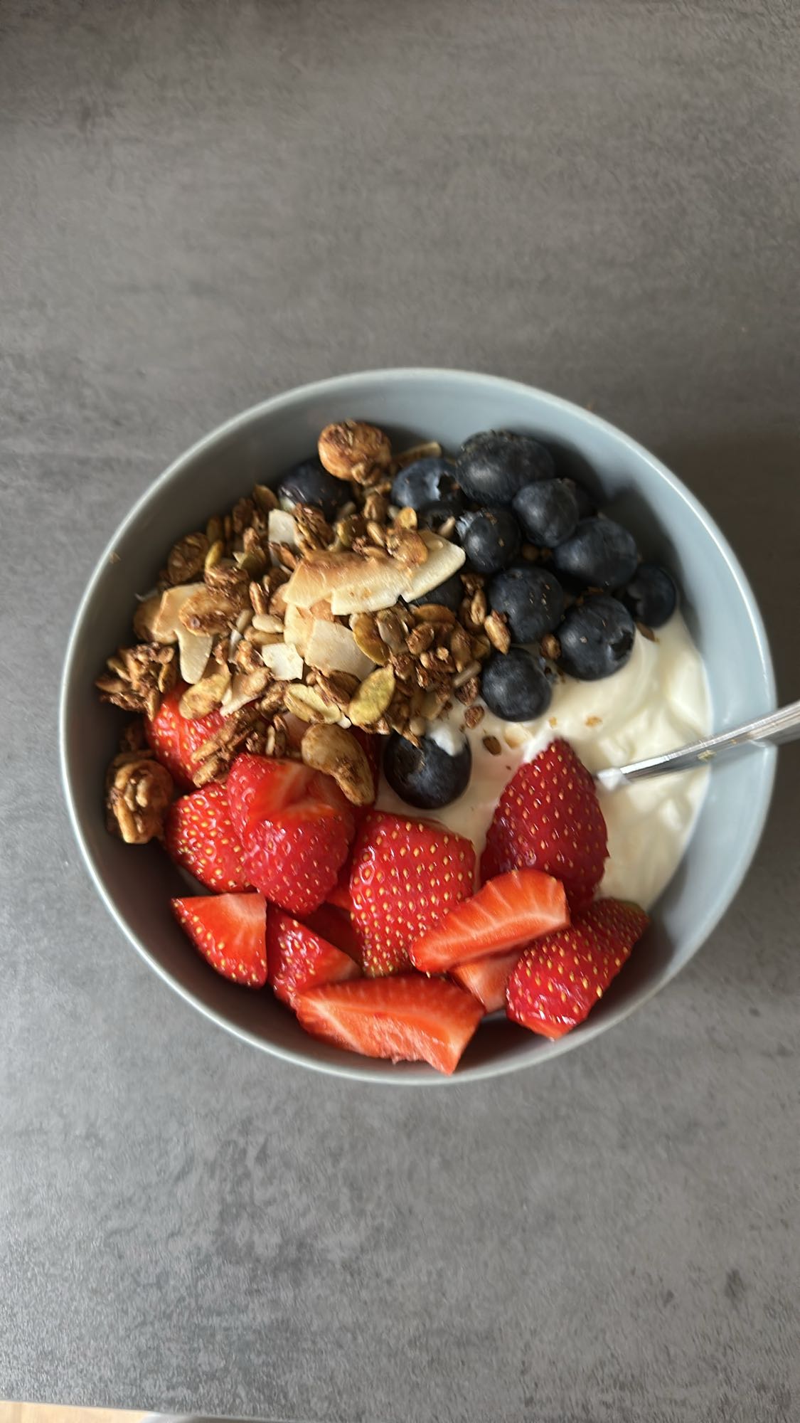 Yoghurt met fruit en granola