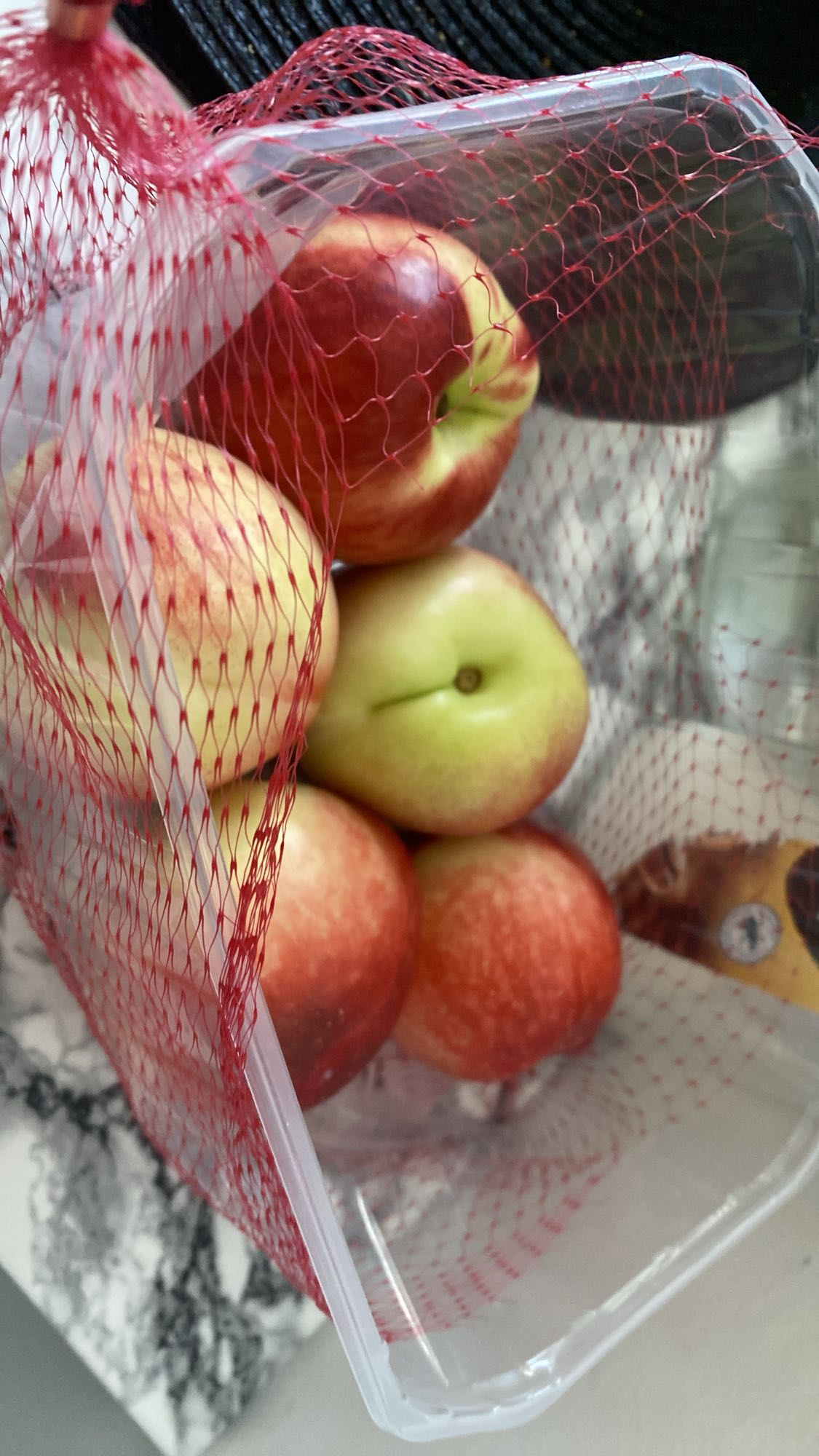 Nektariner i nätpåse