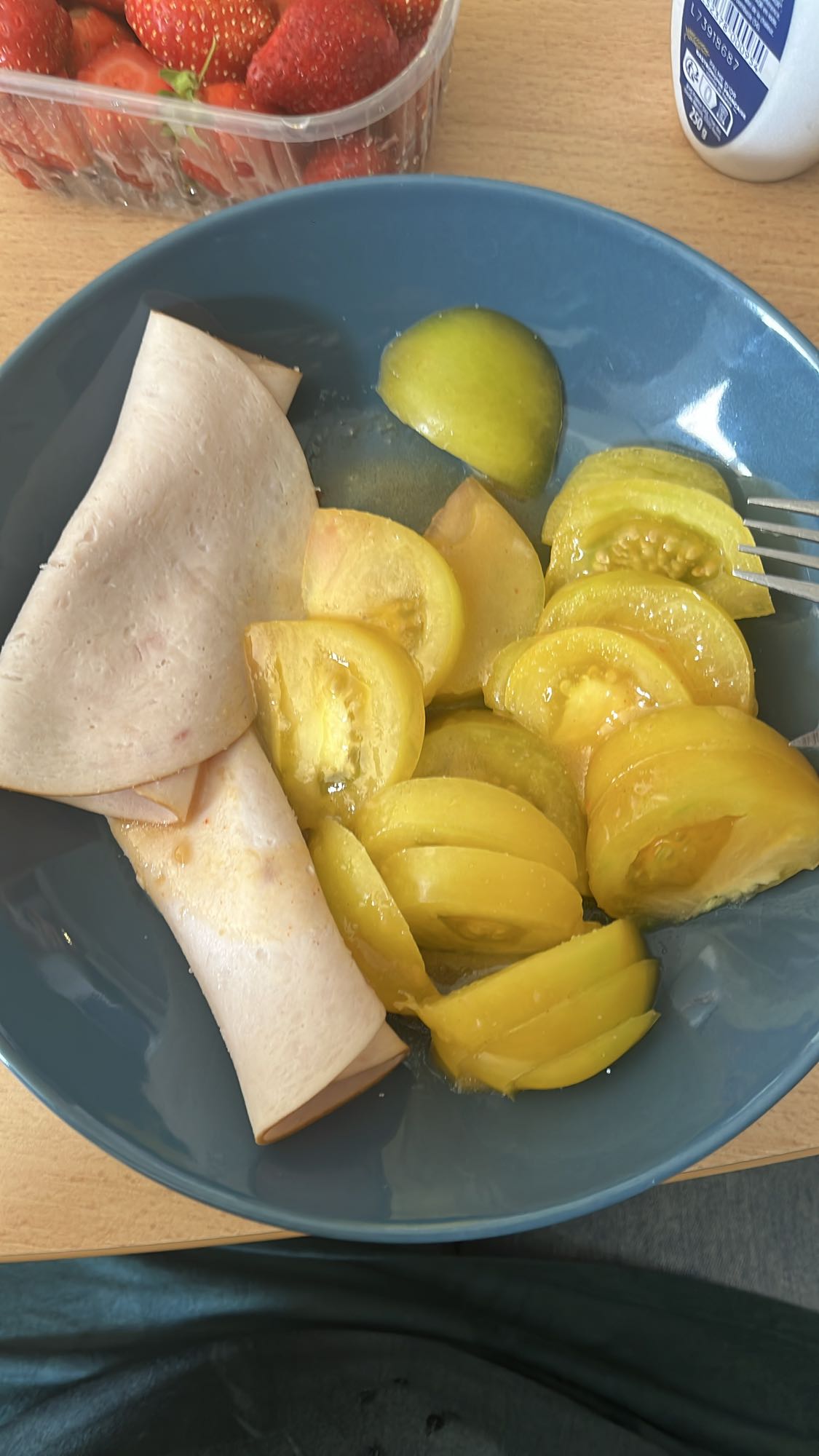 Dinde et tomates jaunes