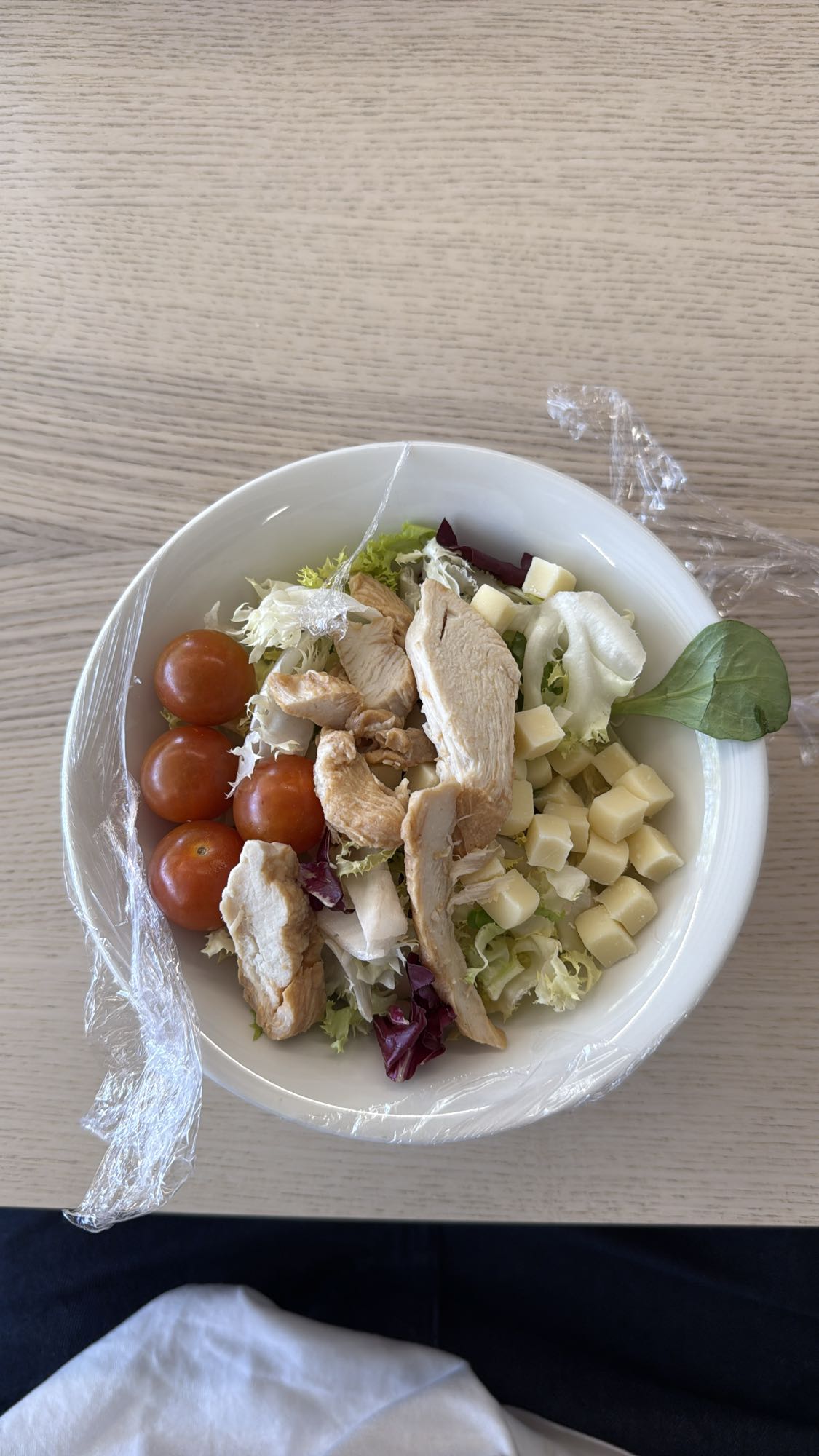 Ensalada de pollo y queso