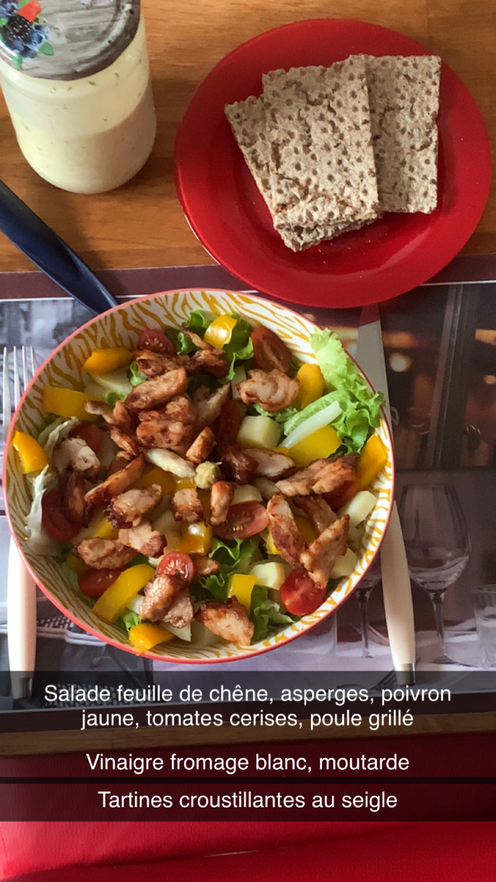 Salade poulet et tartines seigle