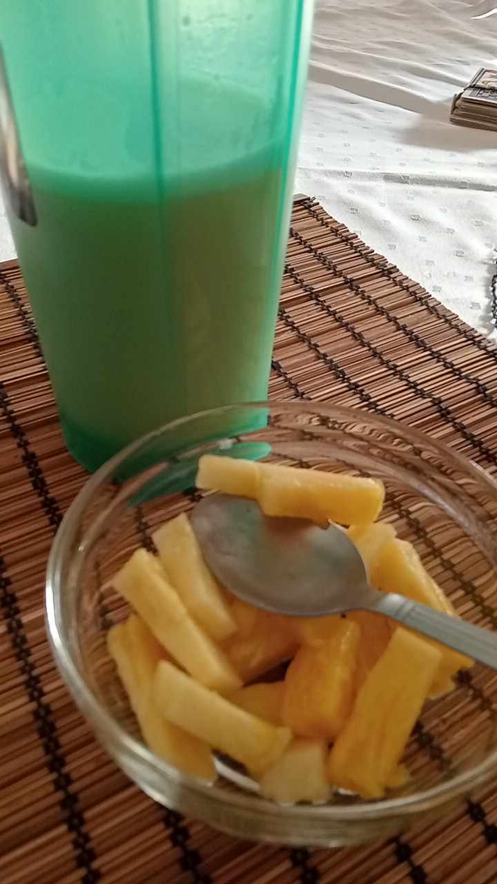leche y piña fresca
