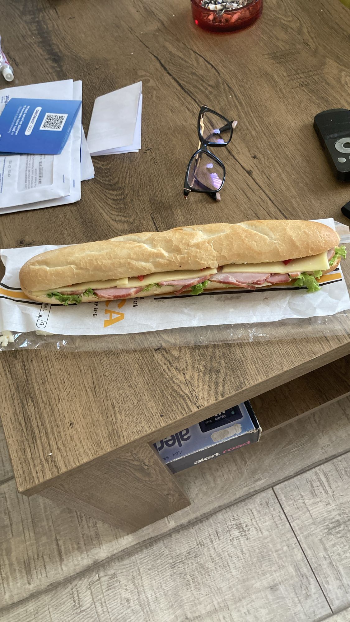 Sandviș baghetă cu șuncă