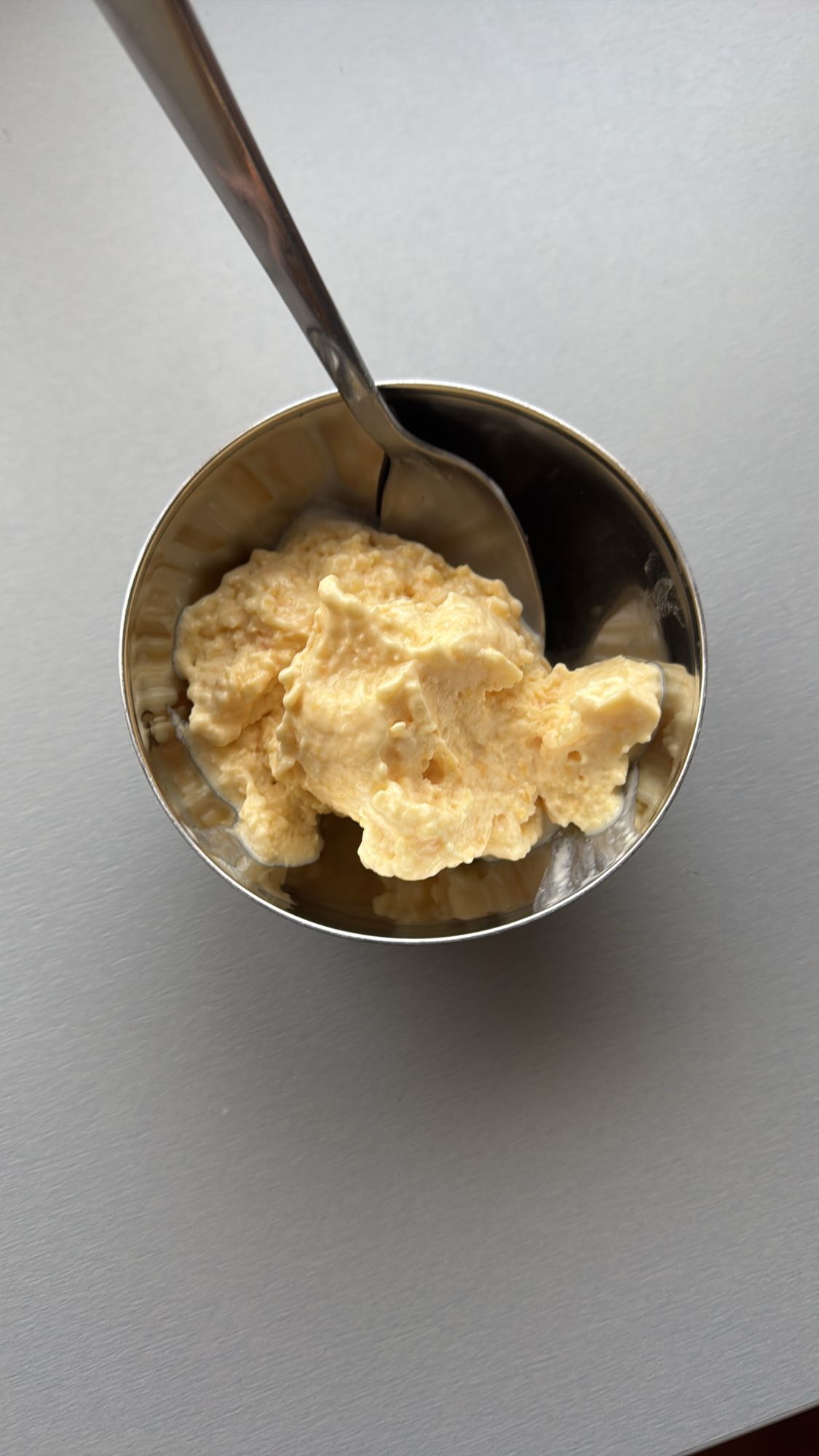 Helado de yogurt griego light con mango