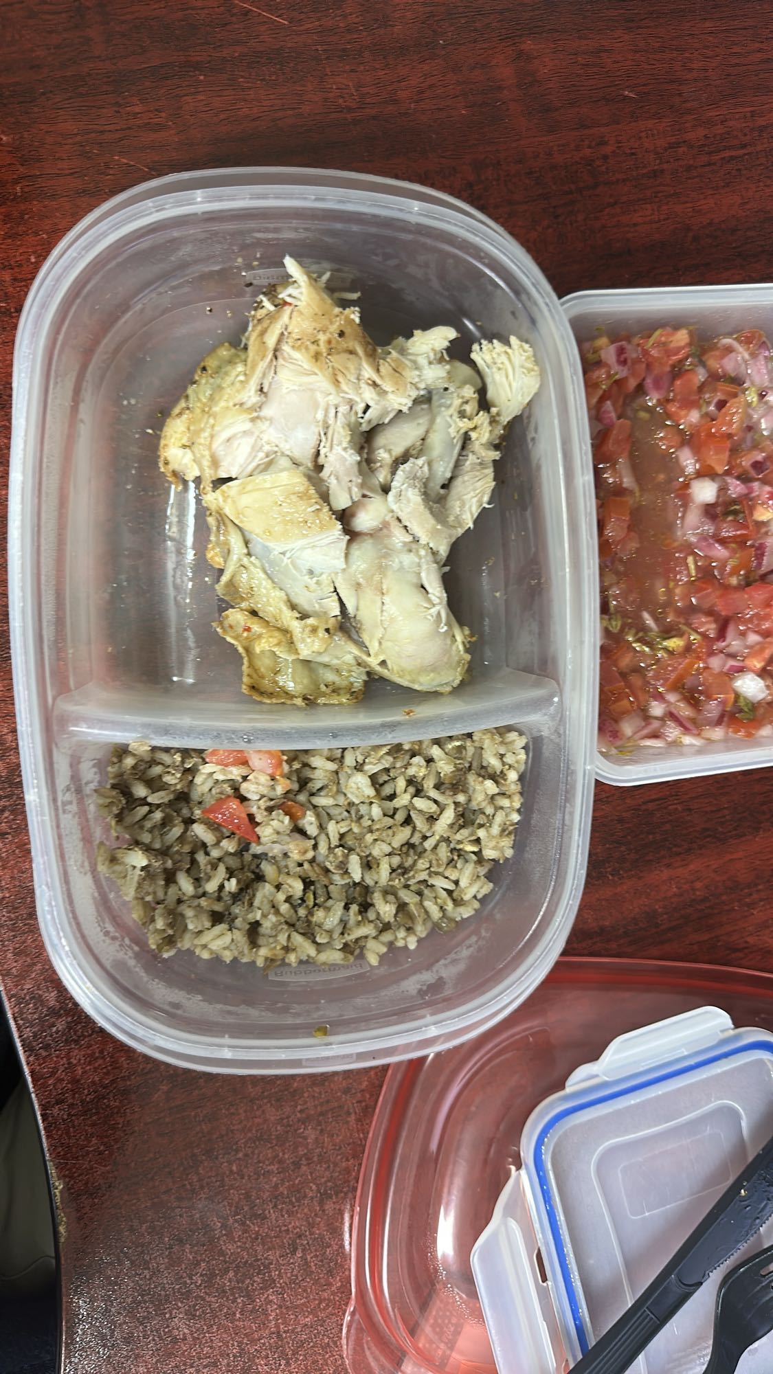 Pollo con arroz y pico de gallo