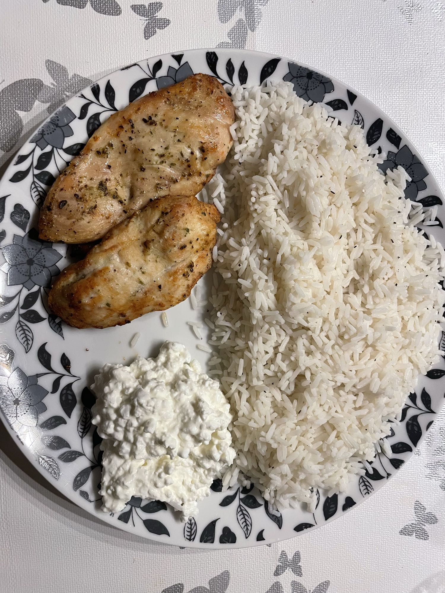 Kipfilet met rijst en cottage cheese