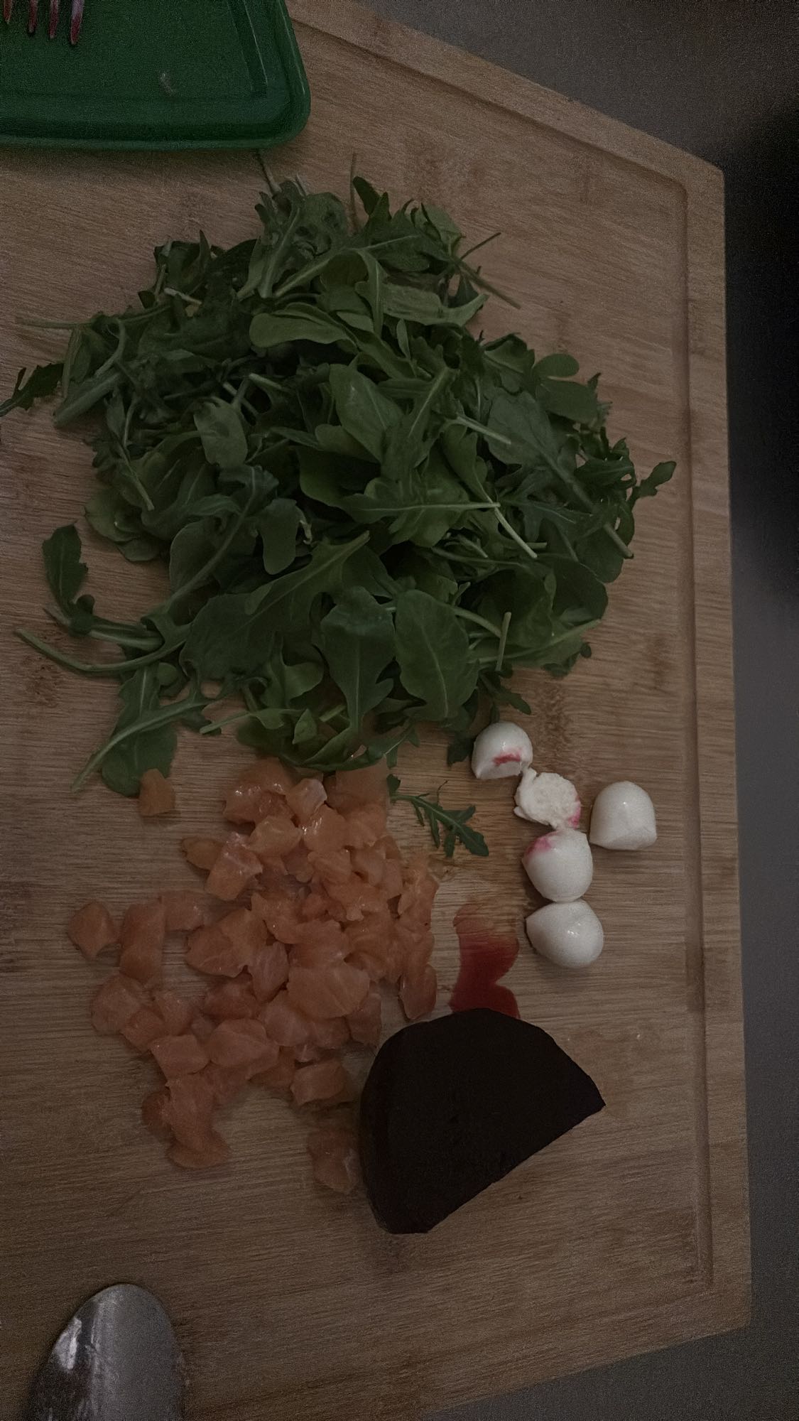 ensalada de rúcula y salmón