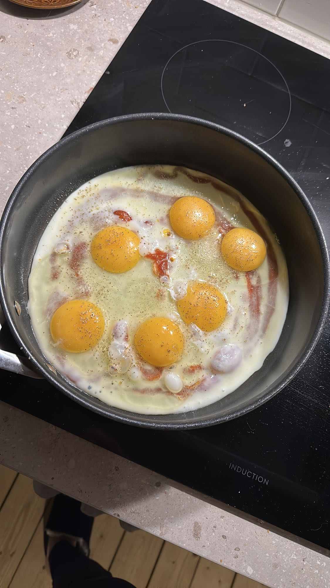 Ägg och baconpanna