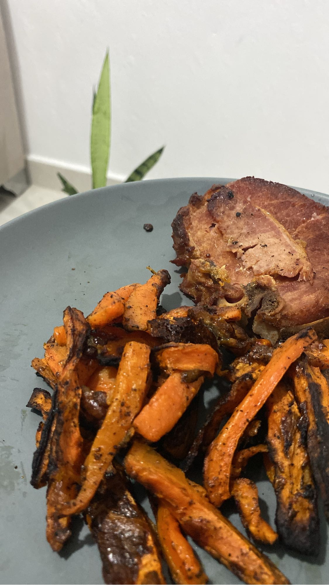 Cerdo con zanahorias