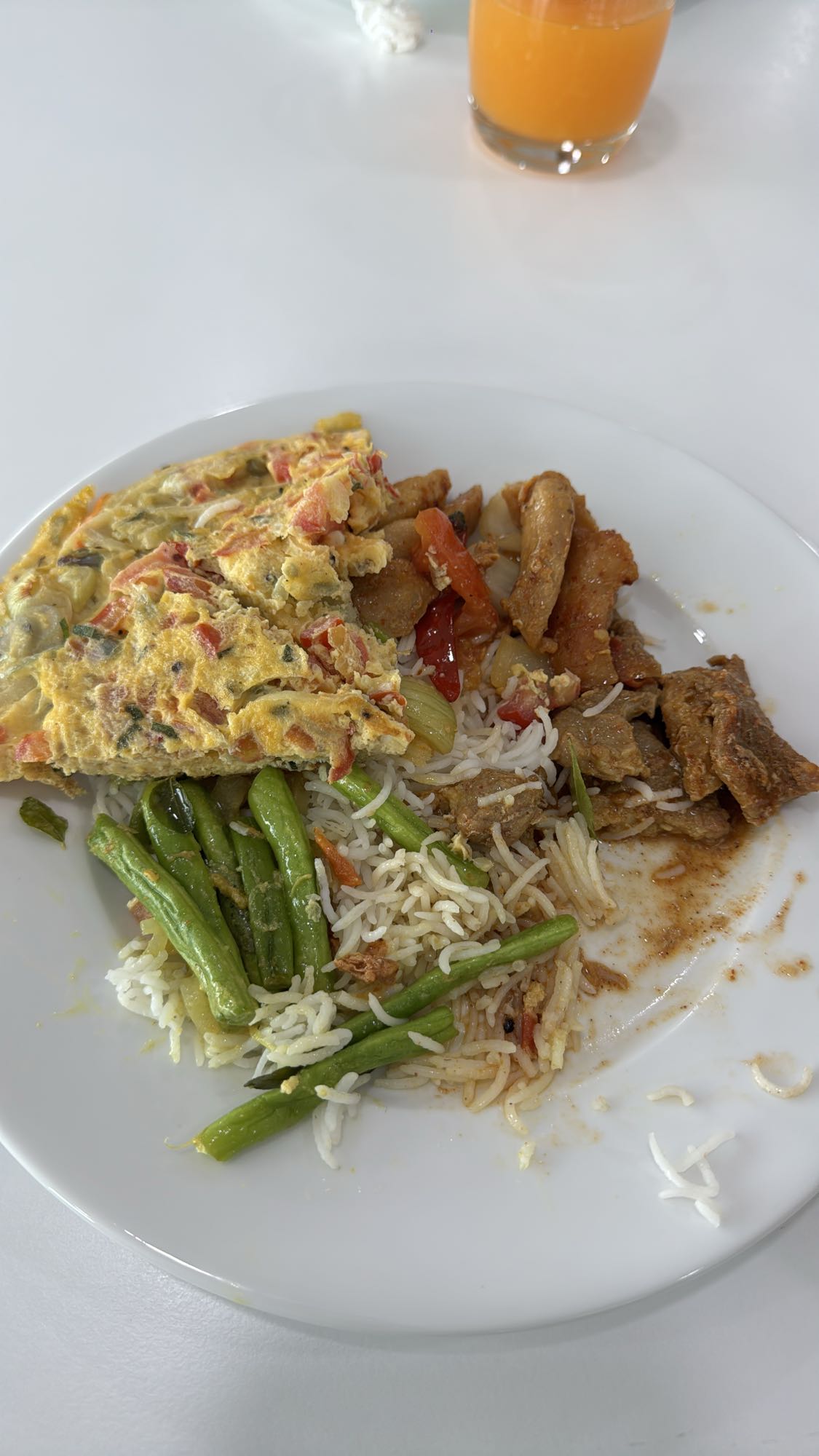 Omelette rice with veggies