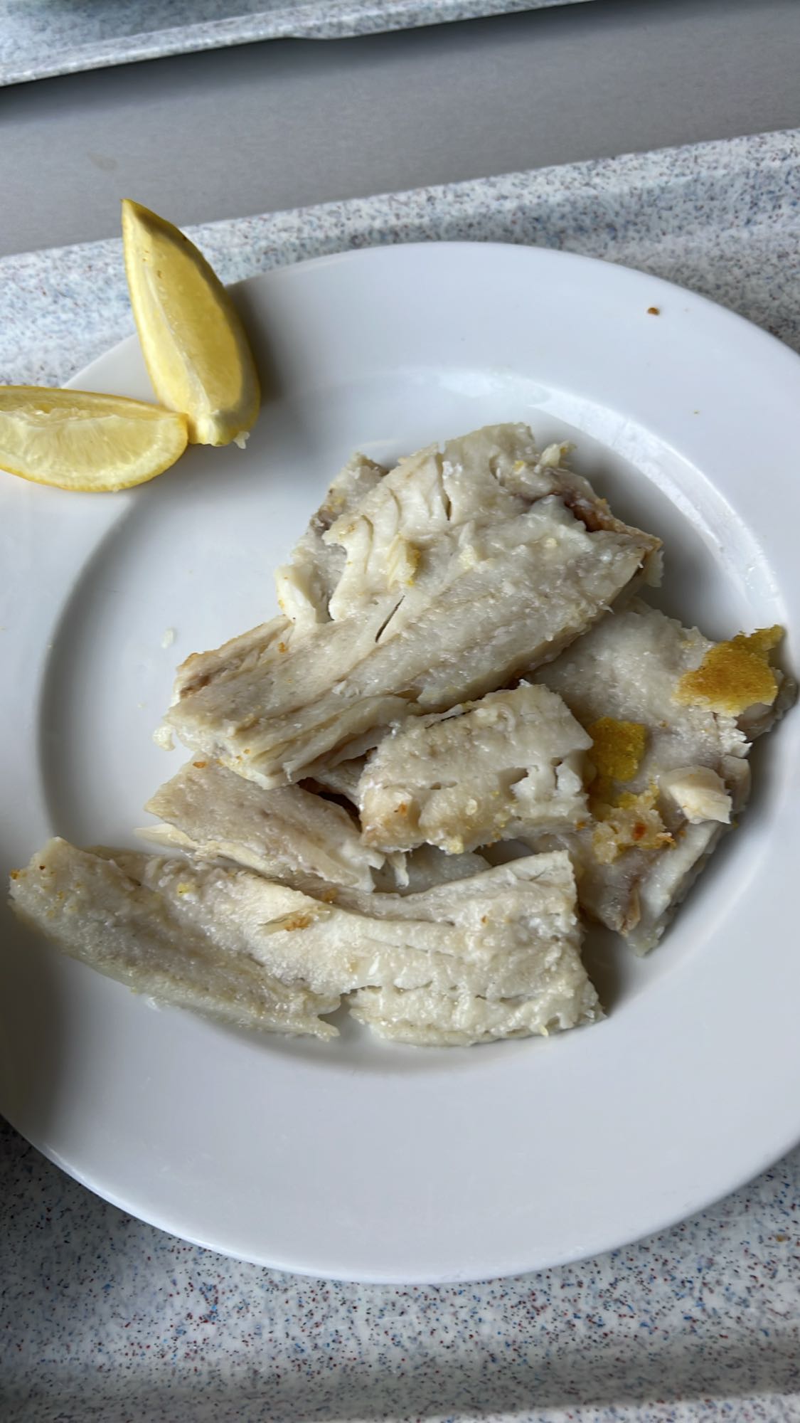 gotowana ryba z cytryną