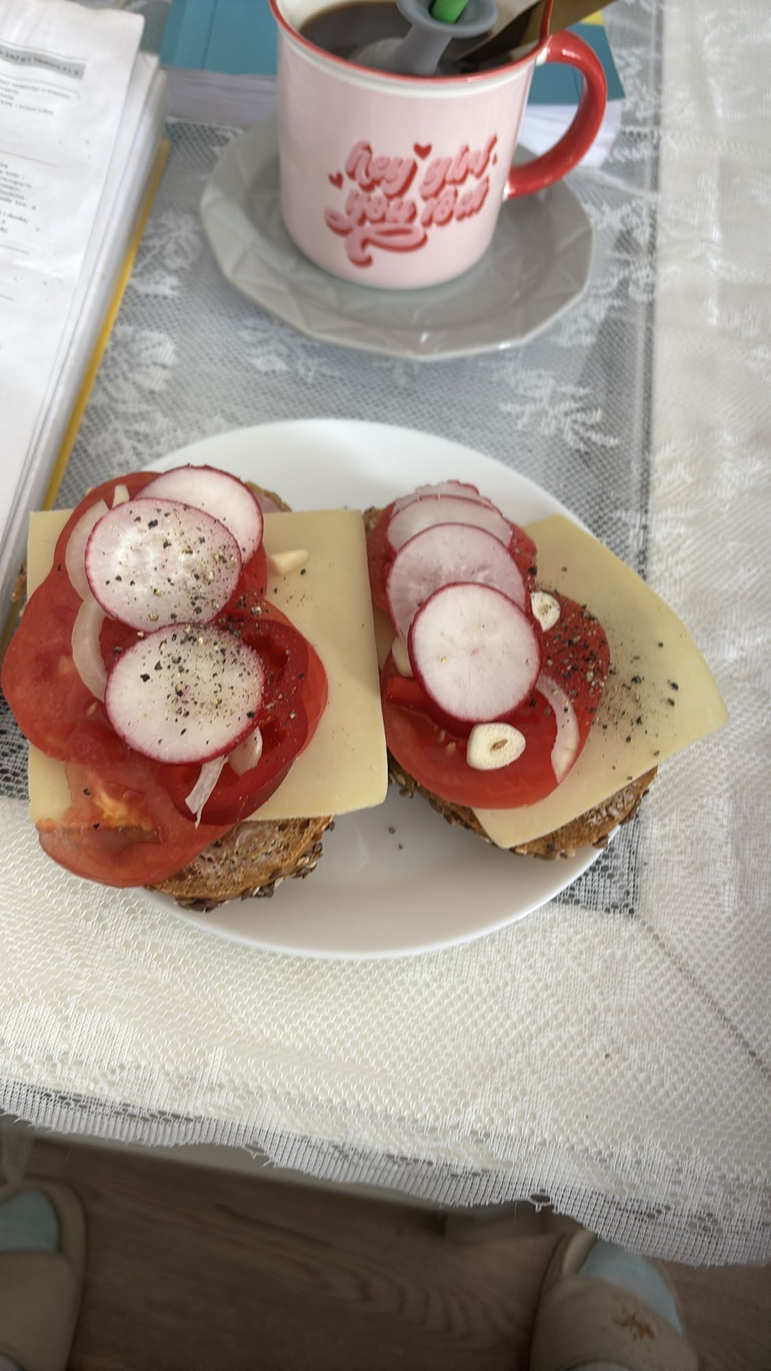 Kanapki z serem i warzywami