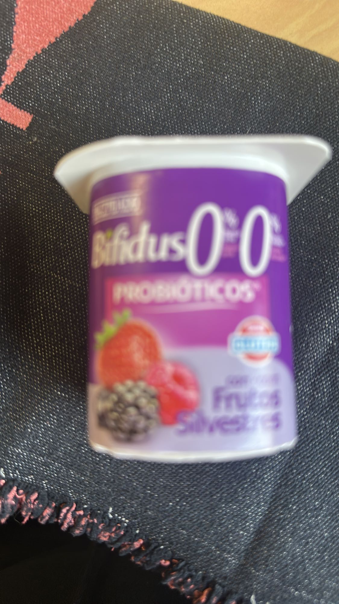 Iogurte frutas silvestres