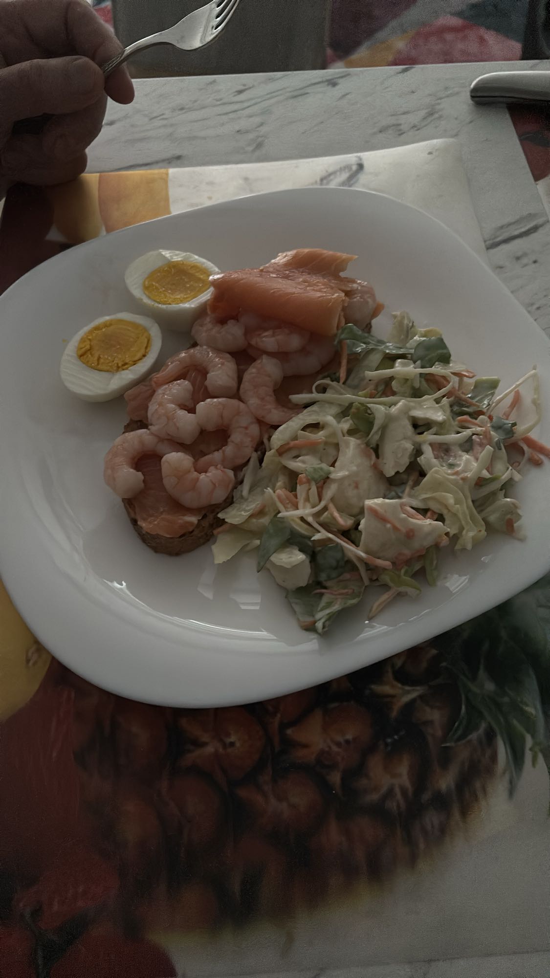 Räkmacka med sallad