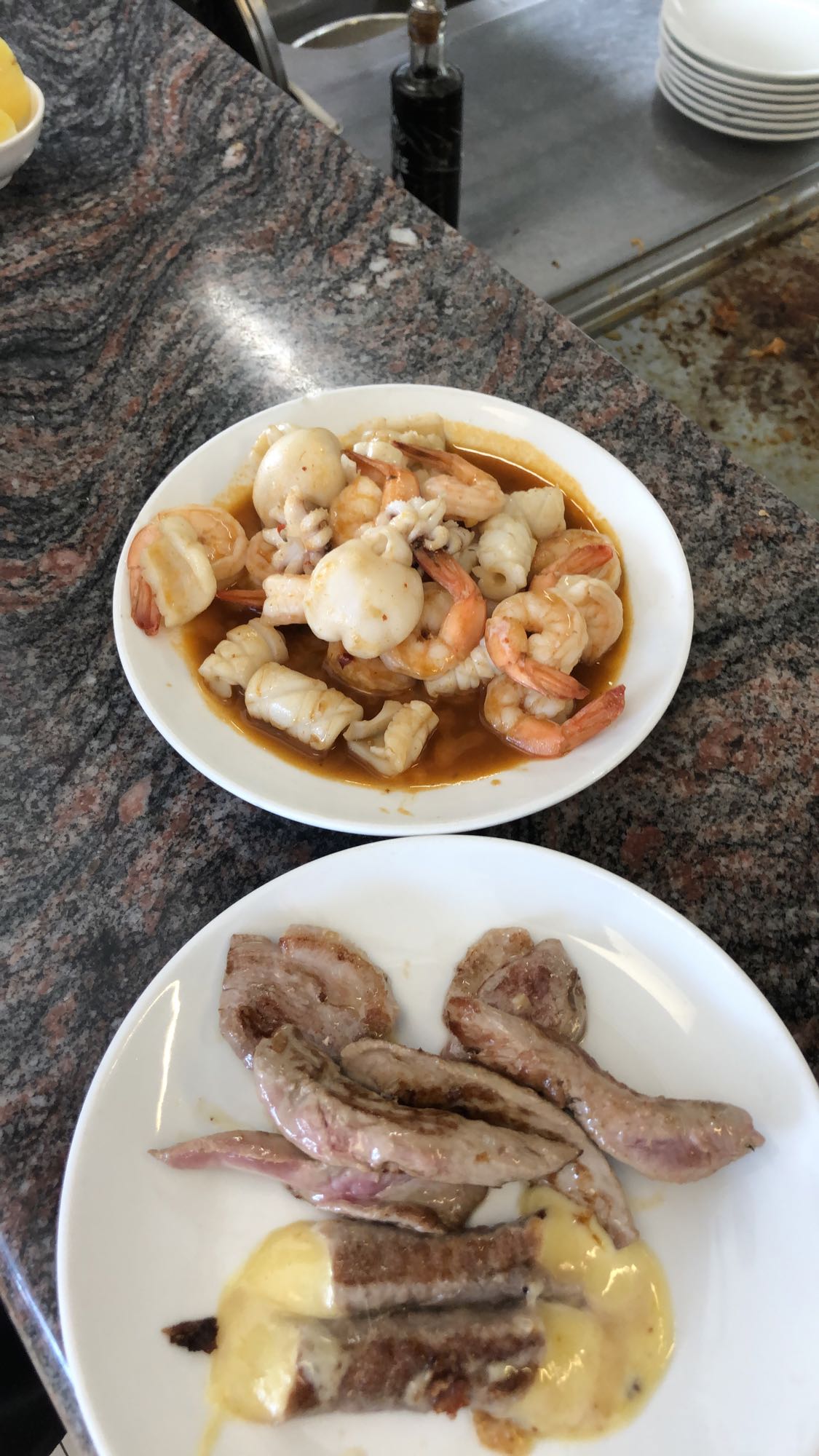 Assiette mixte fruits de mer et viande