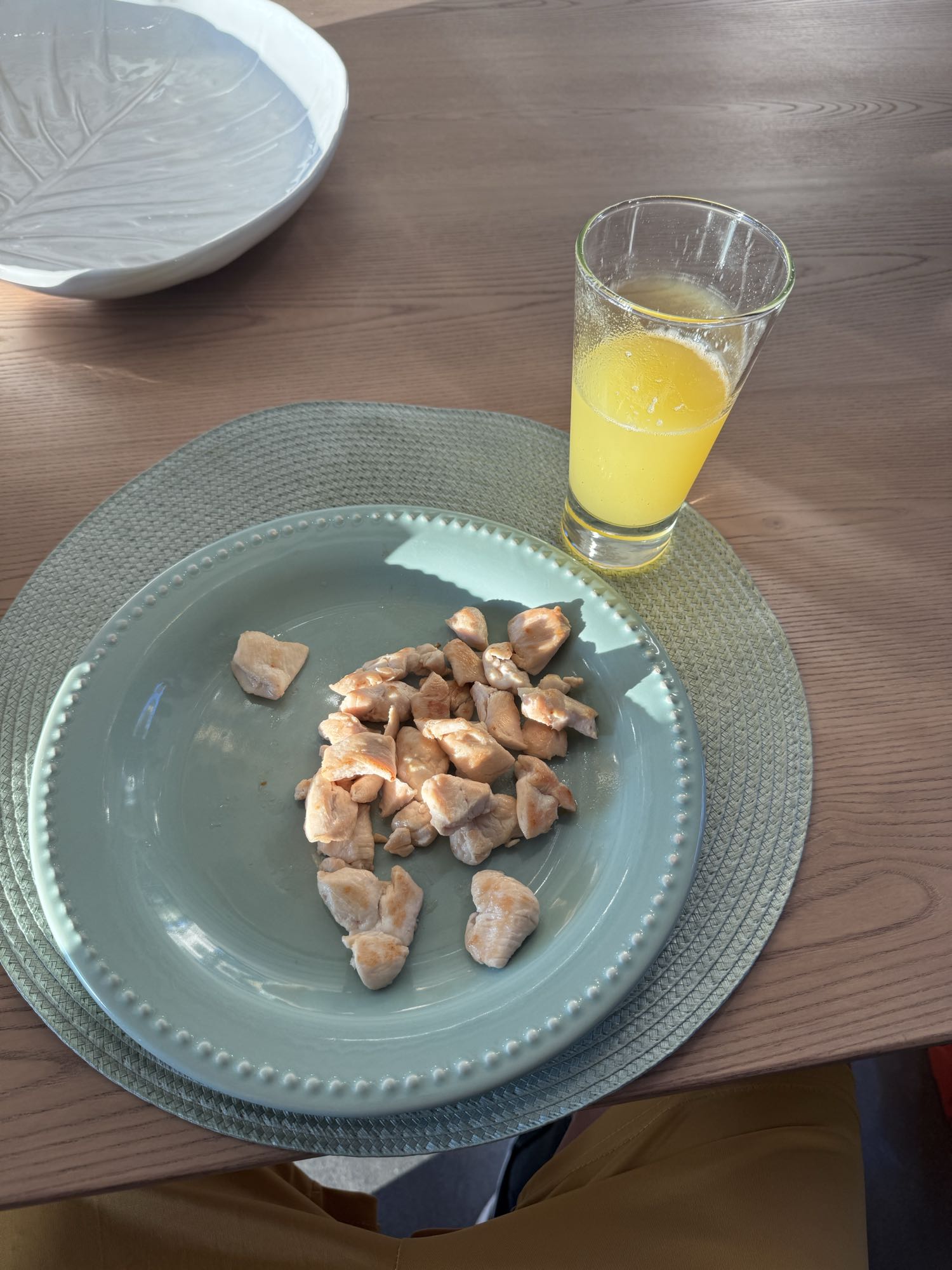 Pollo y jugo de piña