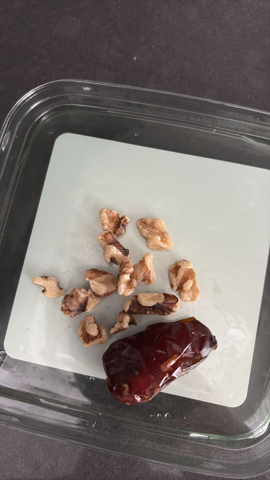 Date and Walnuts Snack