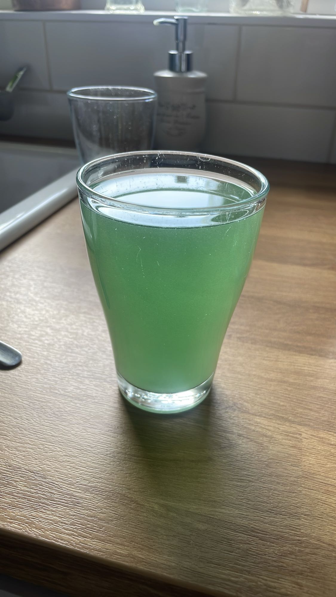 zielony napój z kreatyną