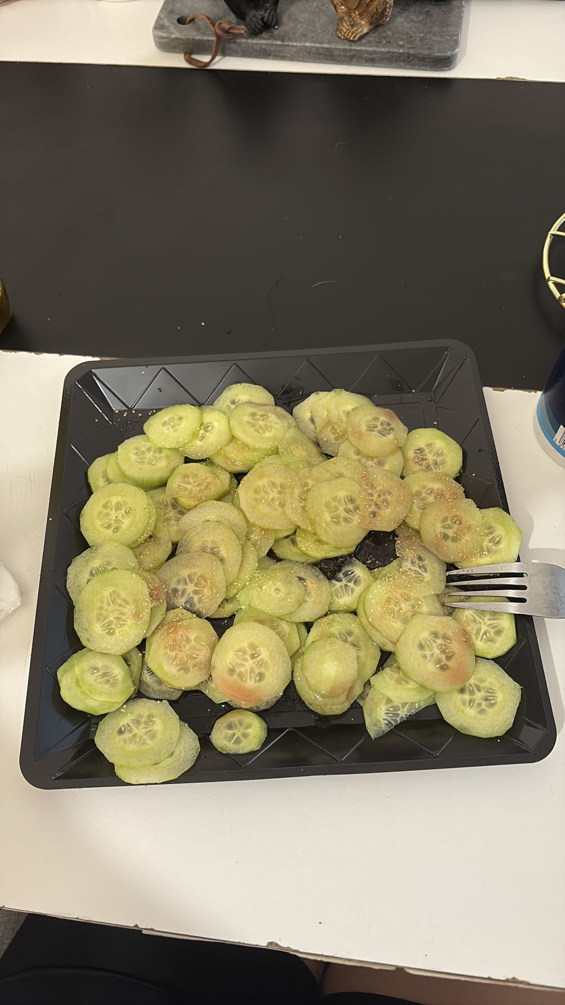 Concombre tranché épicé