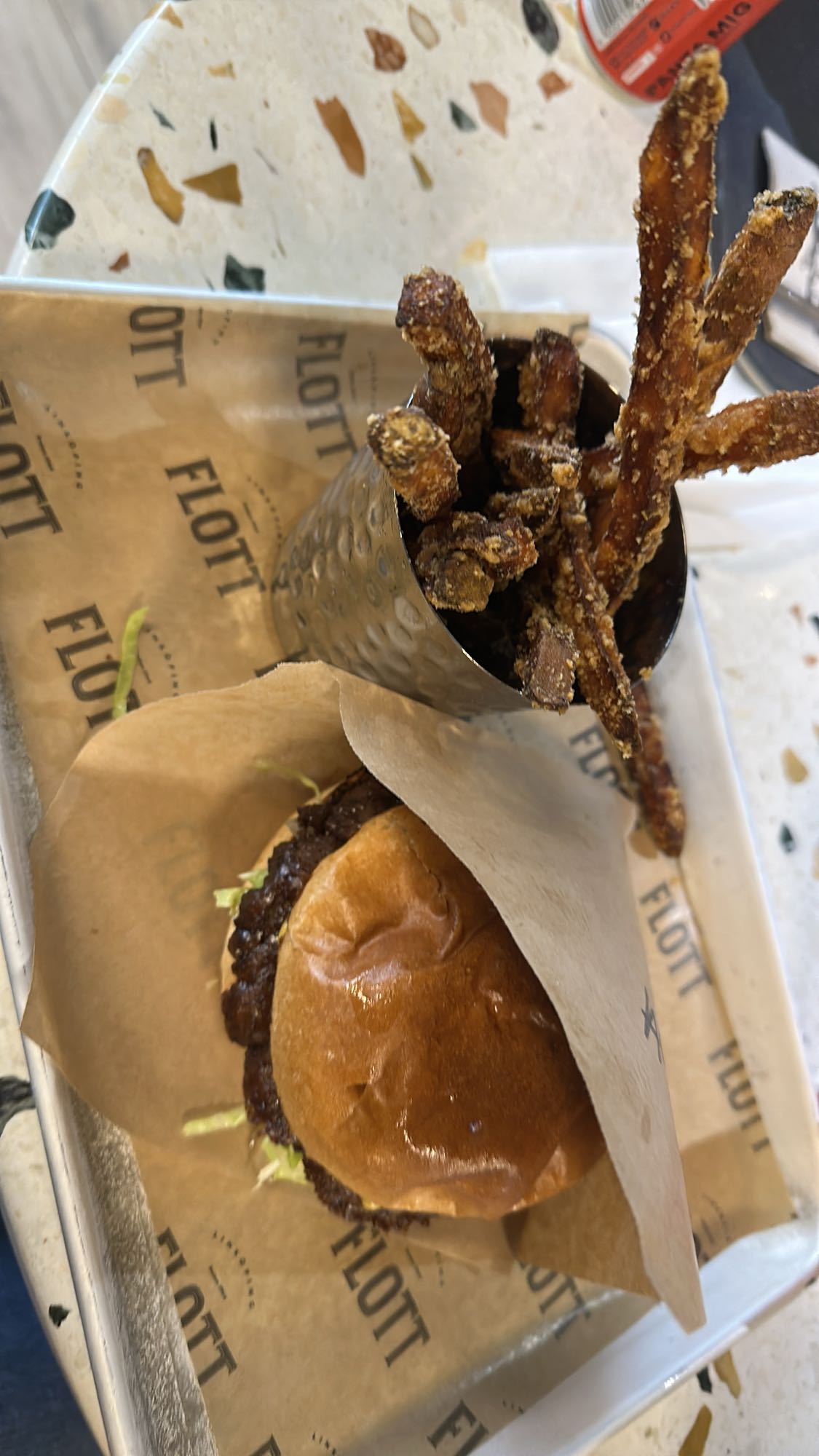 Hamburgare med pommes