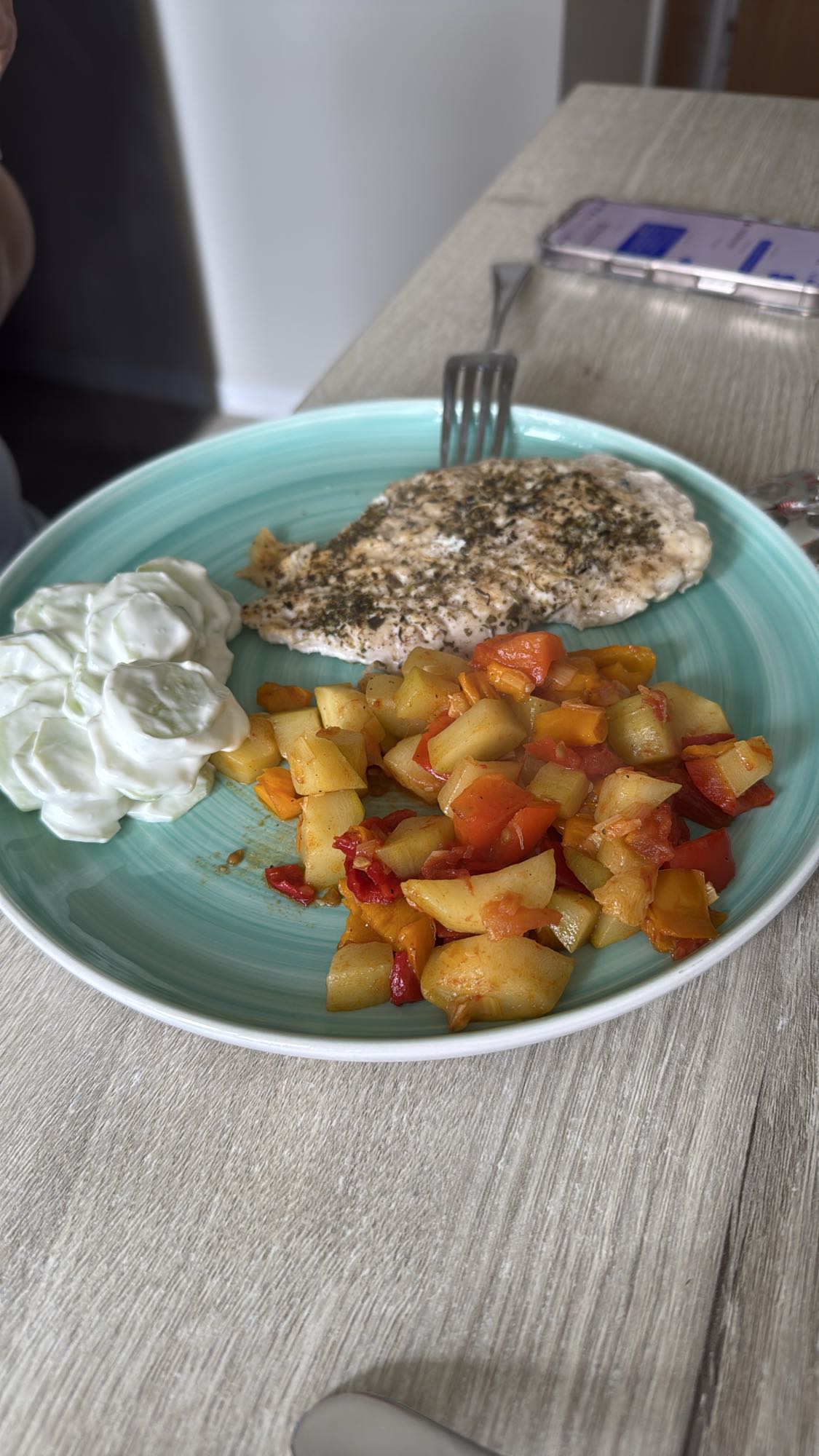 Kurczak z warzywami i mizerią