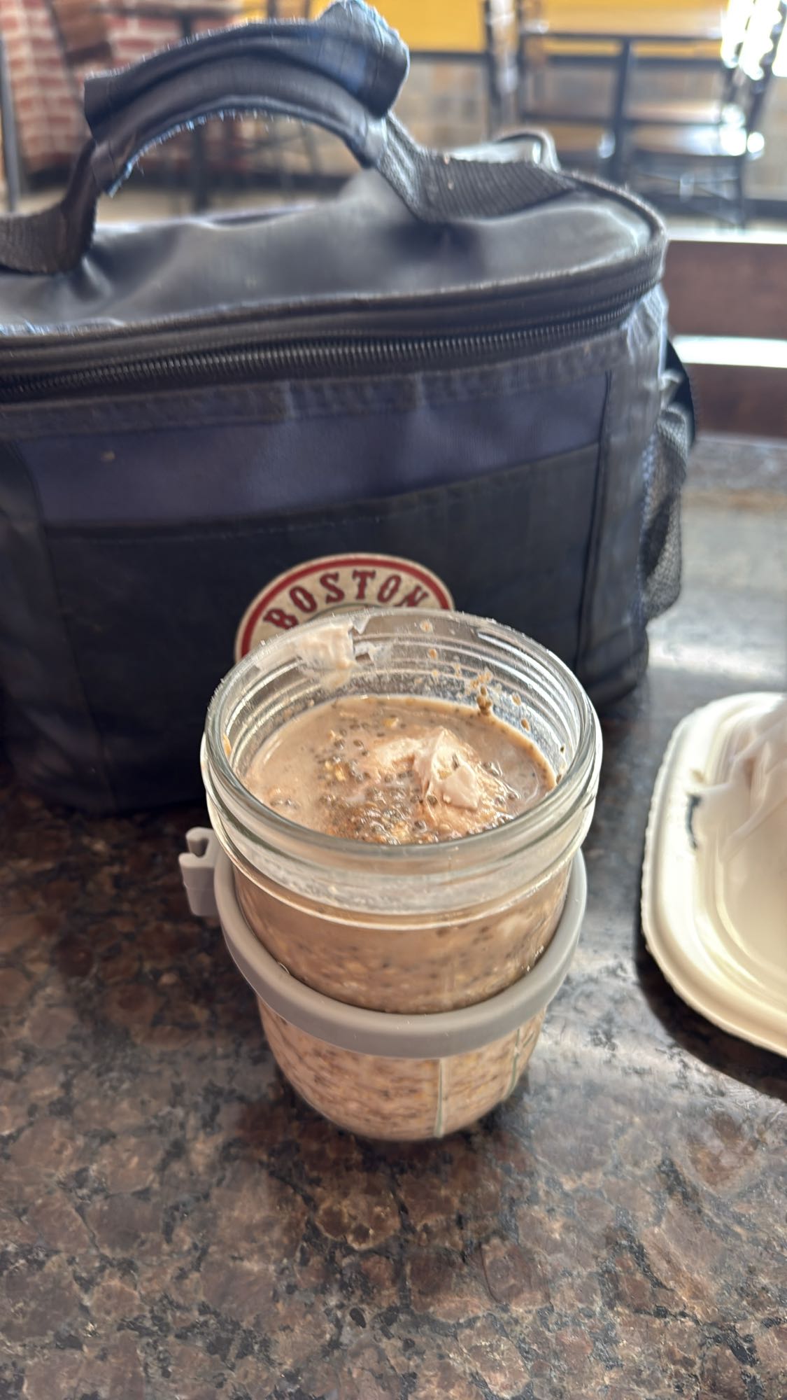 Overnight avec yogourt et chocolat protéiné