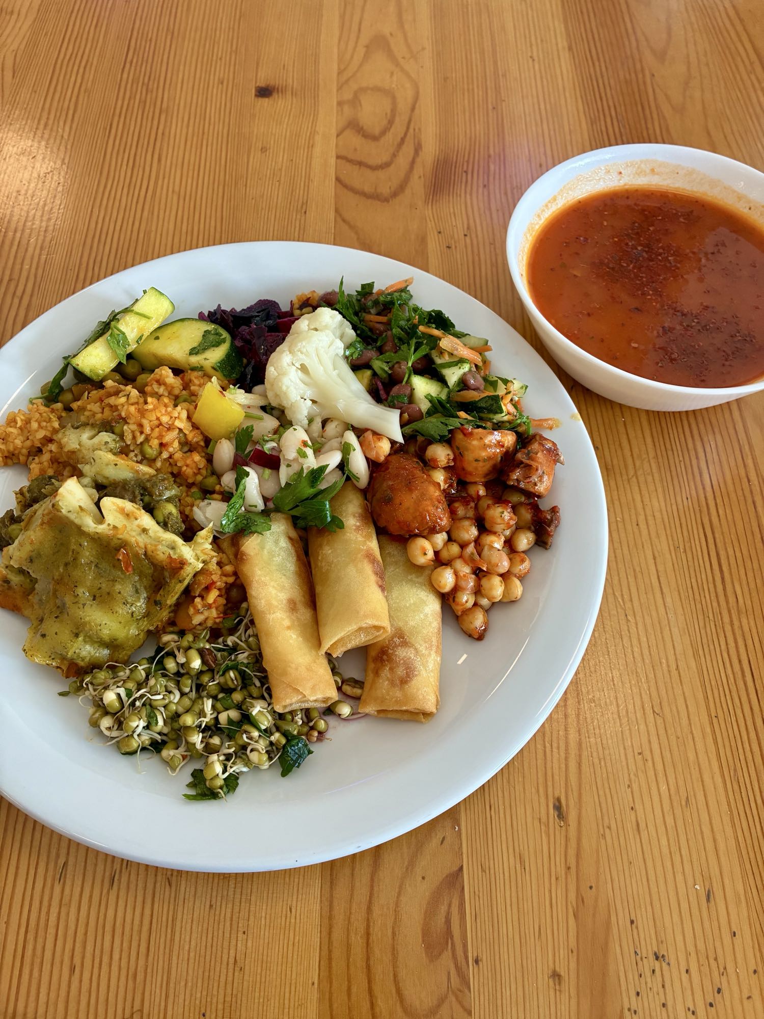 Vegetarisk buffétallrik & soppa