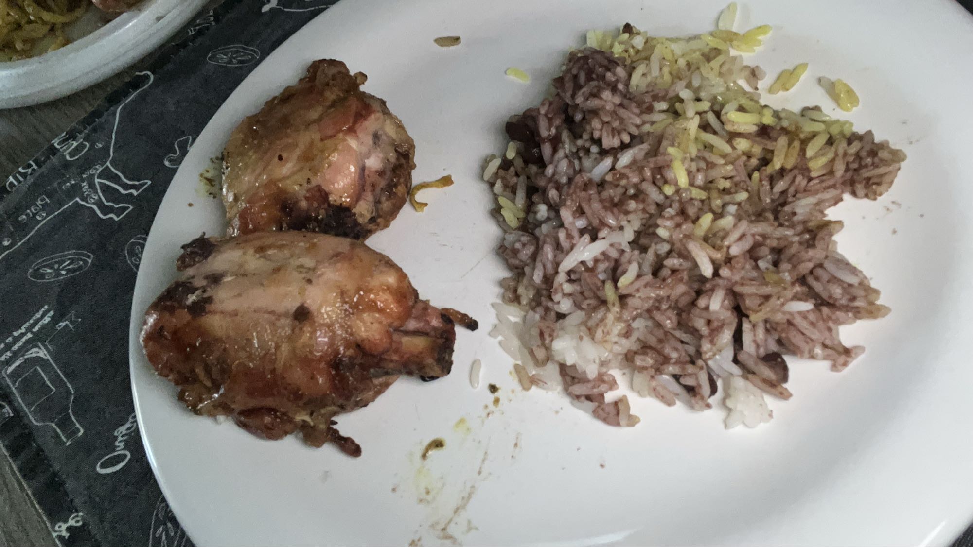 Frango com arroz e feijão