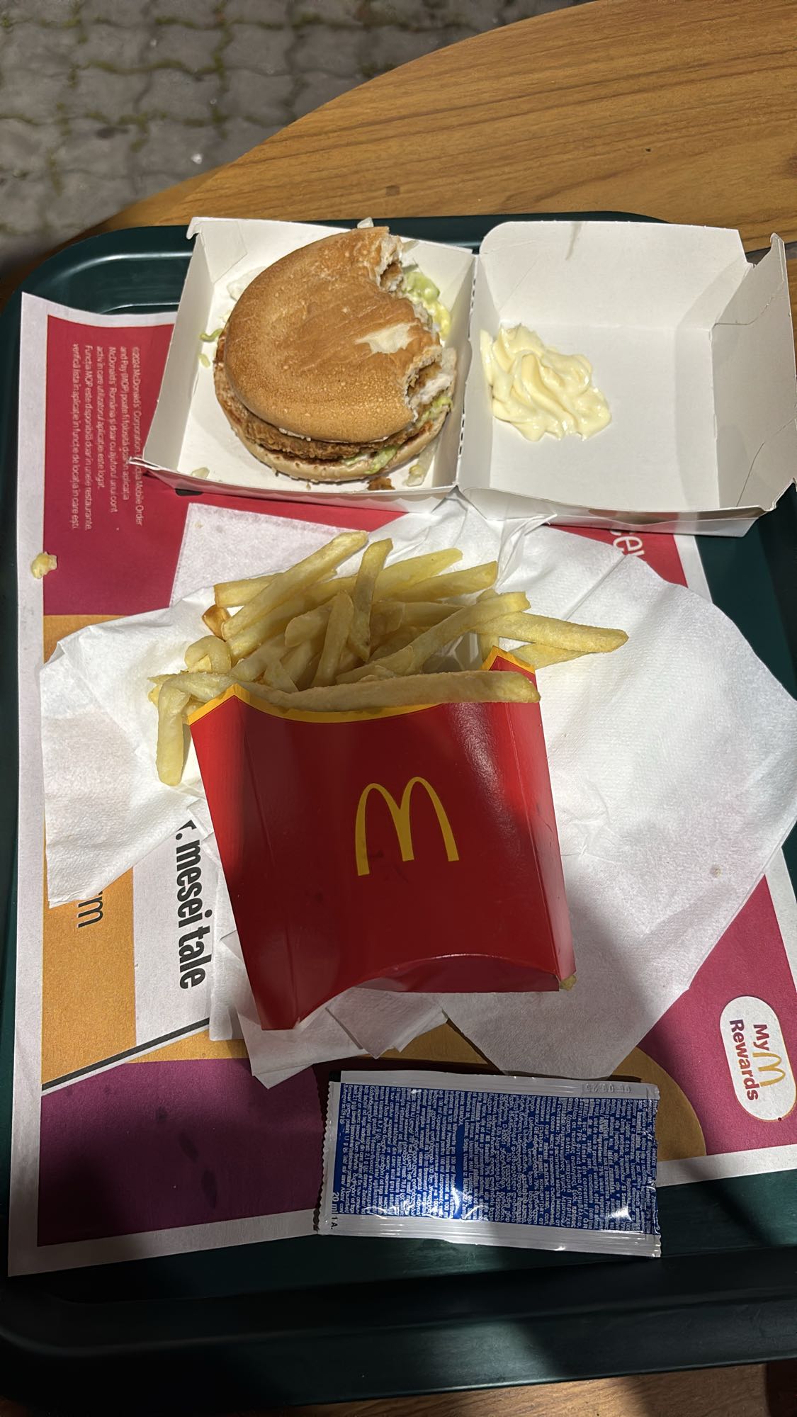 Meniu burger și cartofi