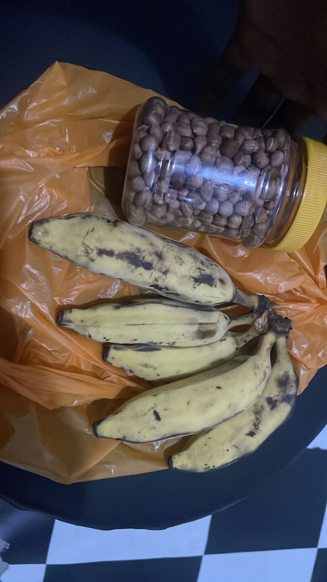 Banana and roasted peanuts