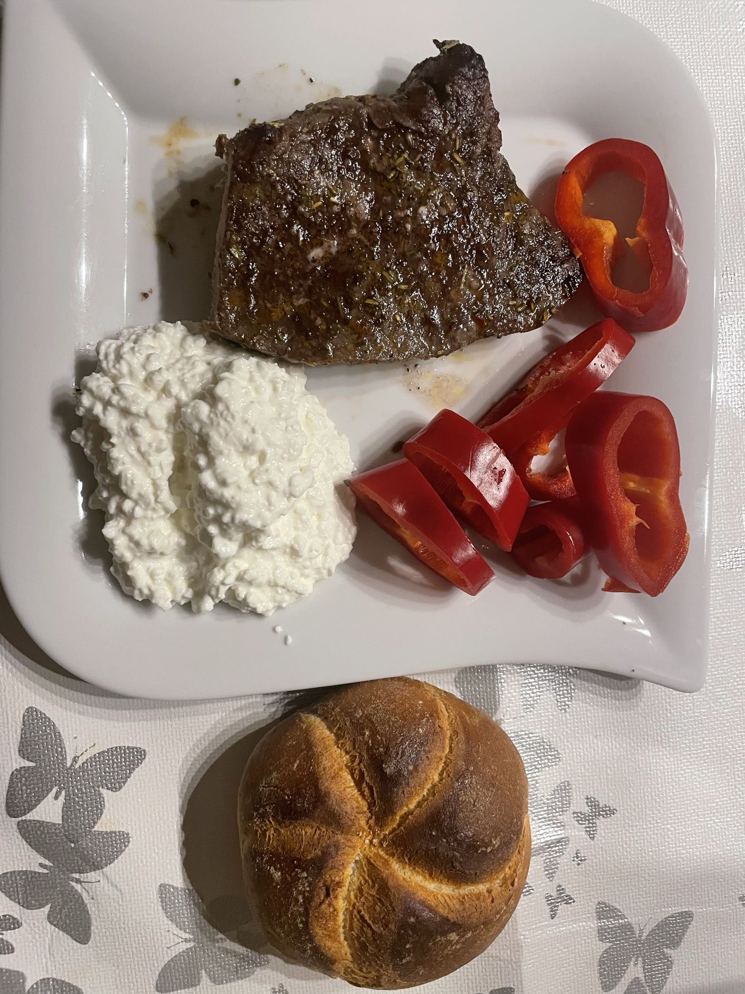 Steak mit Hüttenkäse