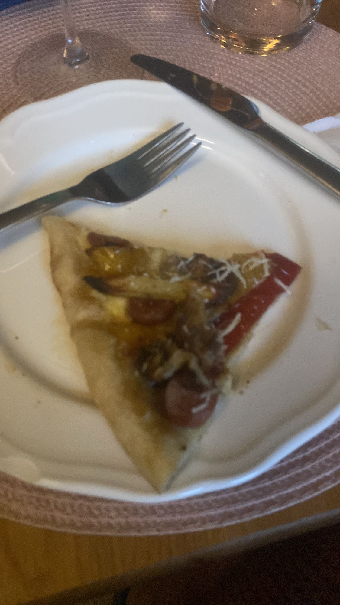 Pizzabit med korv och paprika