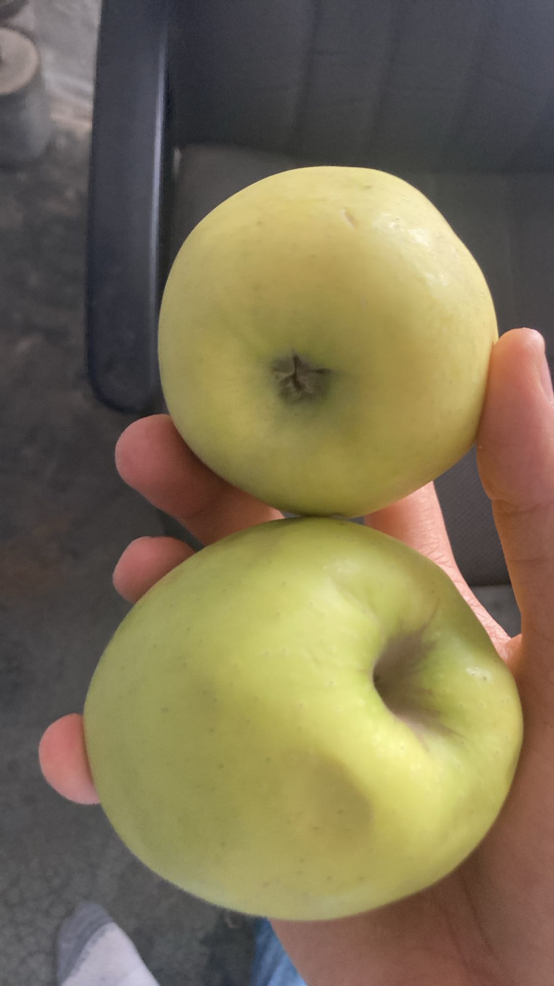 dos manzanas verdes