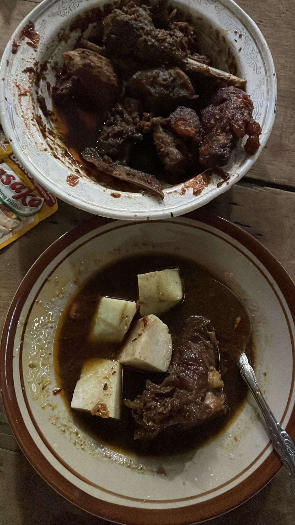 Rawon daging dan lontong